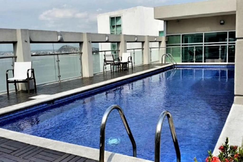 Ecusuites Ejecutiva Mini view río guayas Aeropuerto