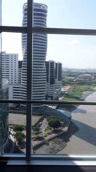Ecusuites Ejecutiva Mini view río guayas Aeropuerto
