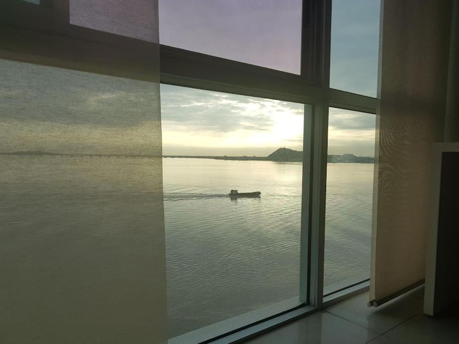Ecusuites Ejecutiva Mini view río guayas Aeropuerto