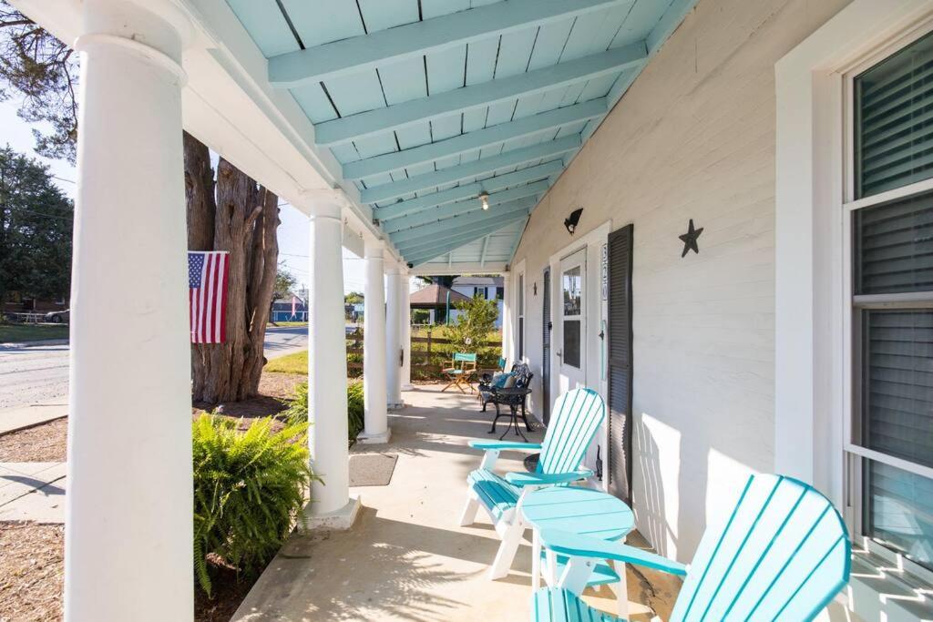 The Lyellton House: Water View, Steps from Beach view 4