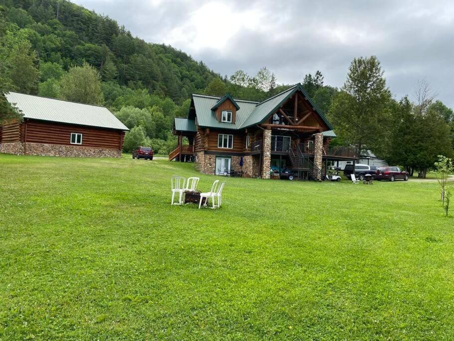 Lake side escape (log home)