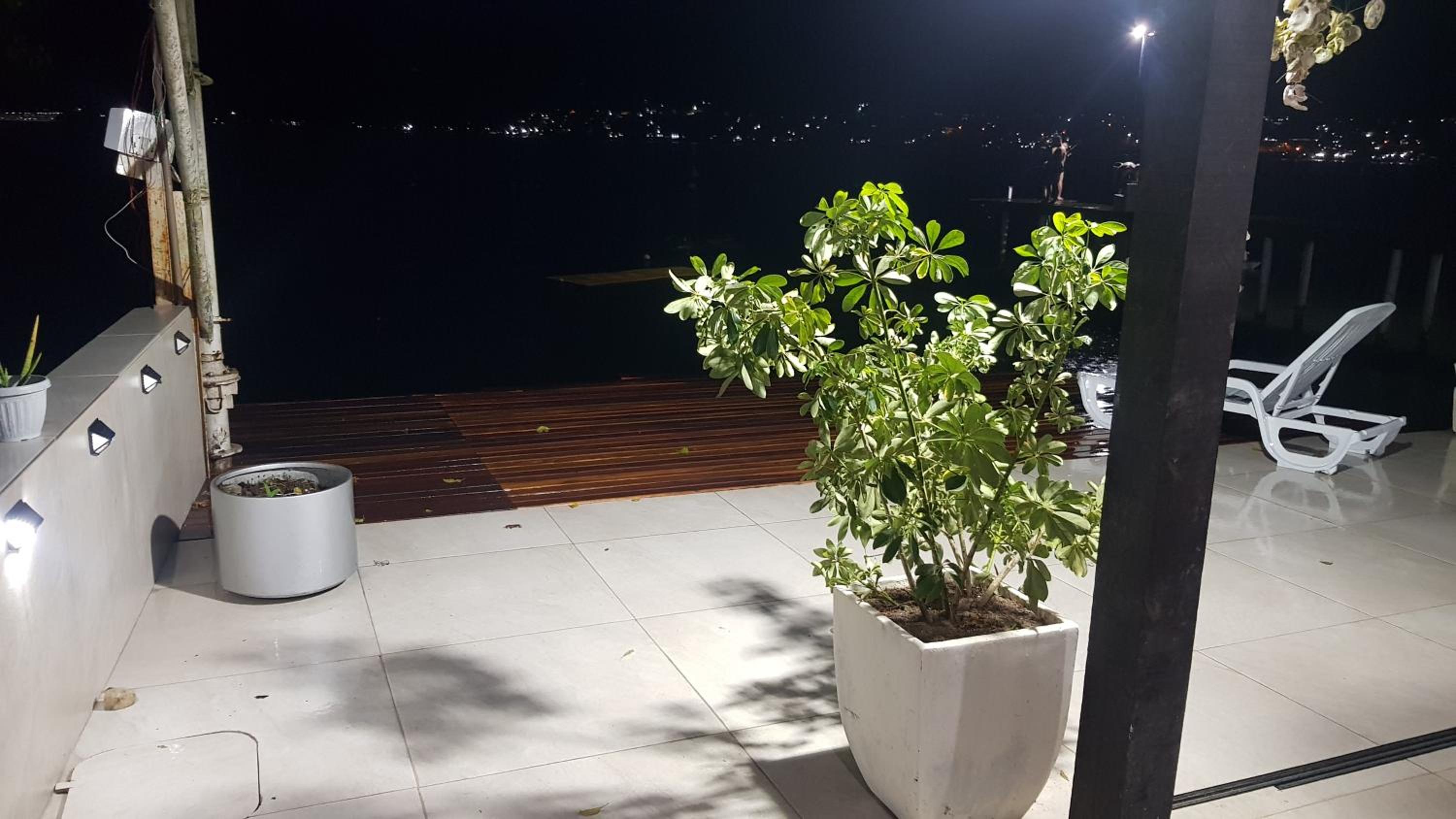 Casa na Ilha Jardim pé na areia