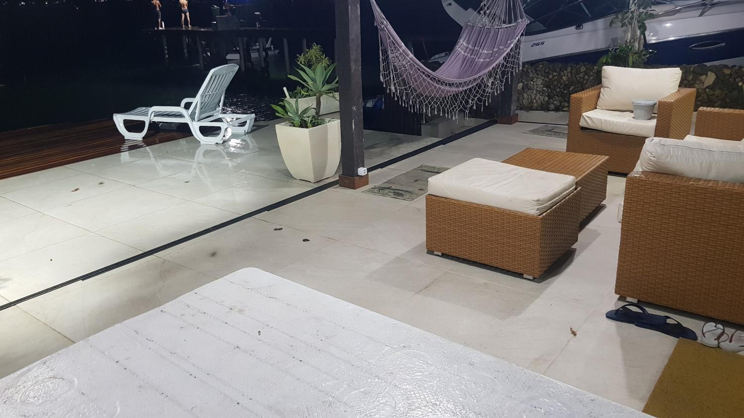 Casa na Ilha Jardim pé na areia