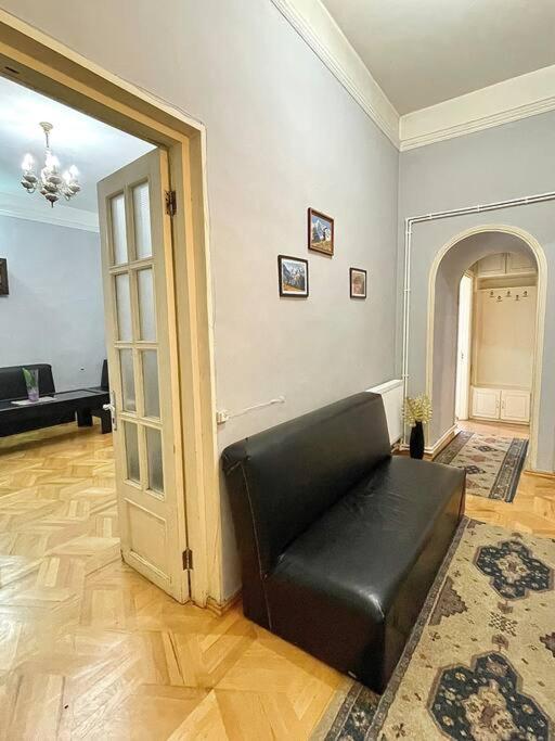 Old Tbilisian apartment in the heart of the center view 4
