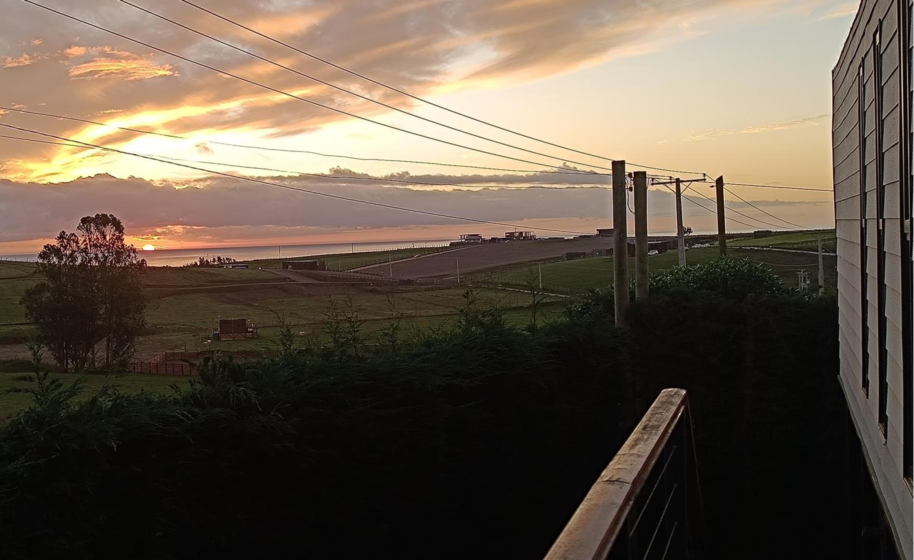 Parcela PLANA con Casa Vista al Mar y Valle, WIFI, TV CABLE, UBICACIÓN PRIVILEGIADA, Portón Automático, PRIVADA