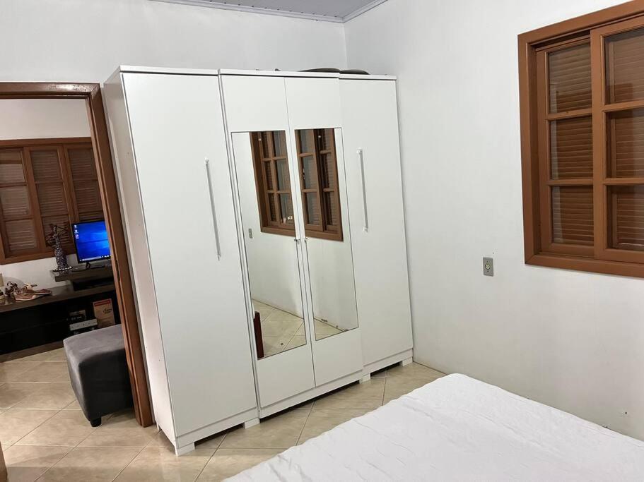Casa na lagoa do Palmital com acesso à lagoa na propriedade e localizada apenas a 13 km da praia de Atlântida Sul e do Centro de Osório Lugar com Natureza-