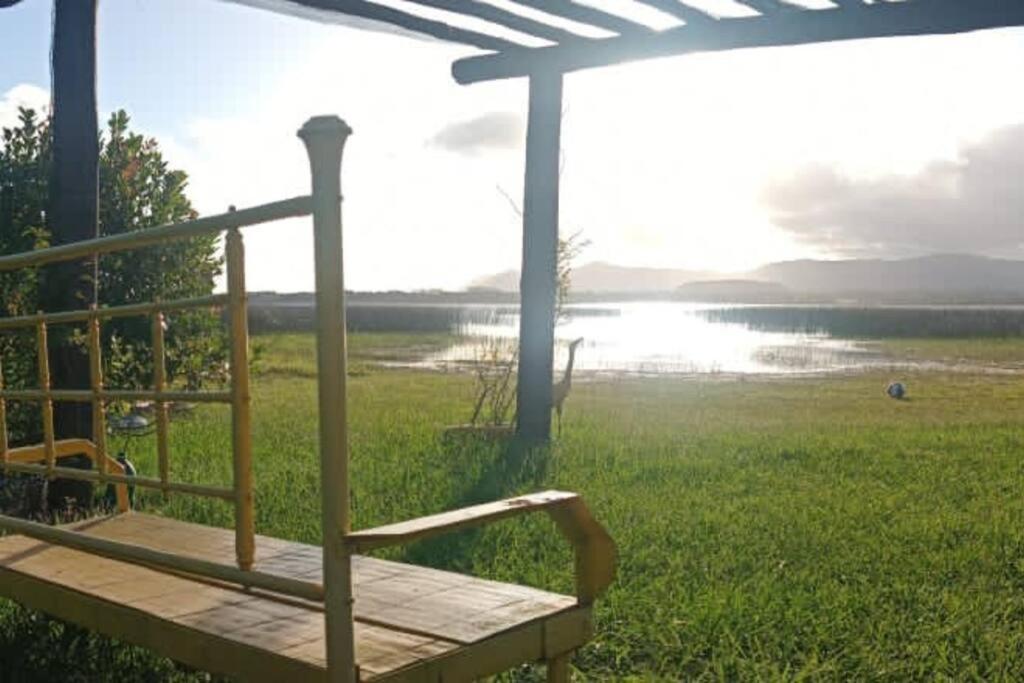 Casa na lagoa do Palmital com acesso à lagoa na propriedade e localizada apenas a 13 km da praia de Atlântida Sul e do Centro de Osório Lugar com Natureza-