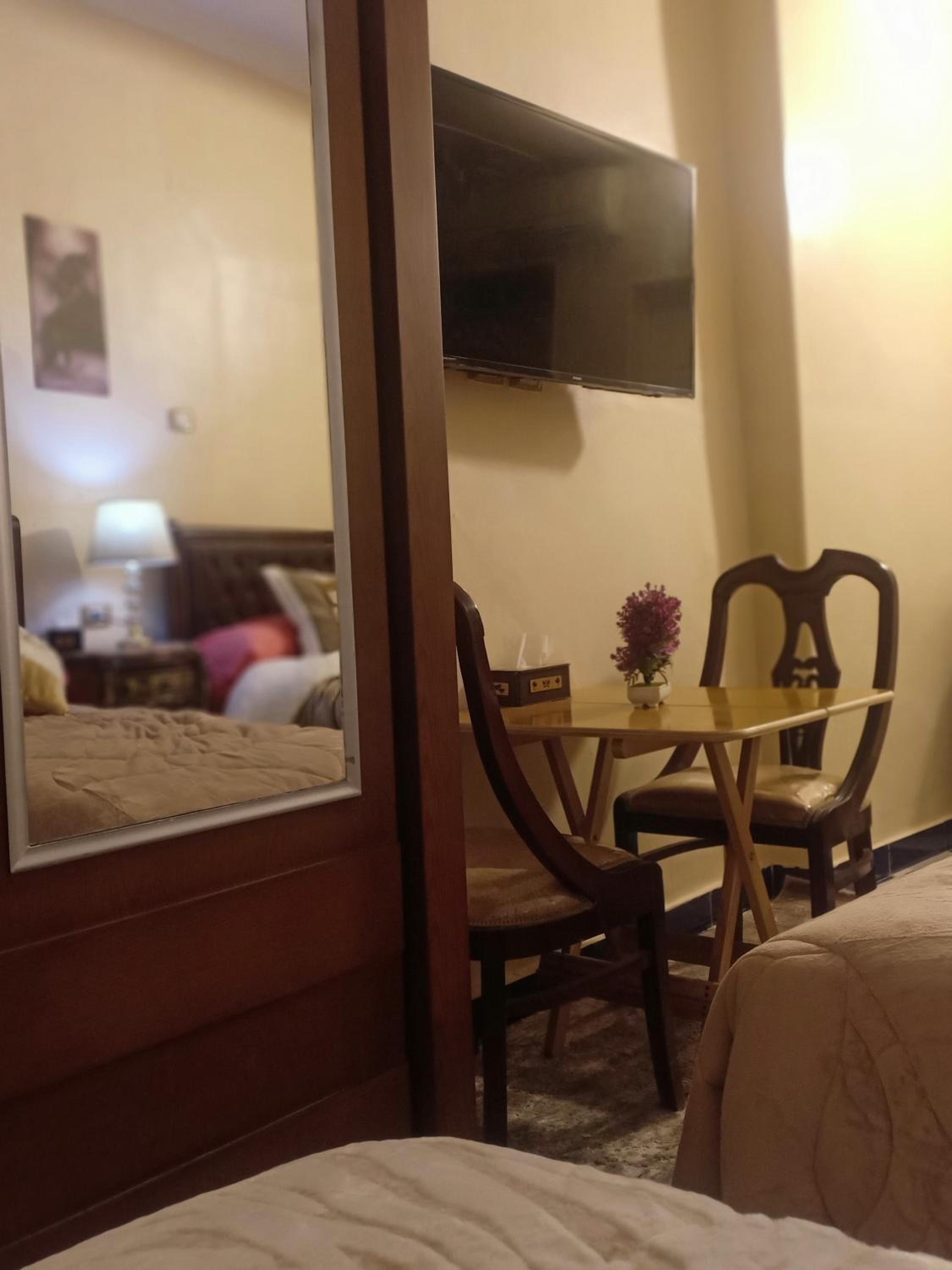 pyramids inn