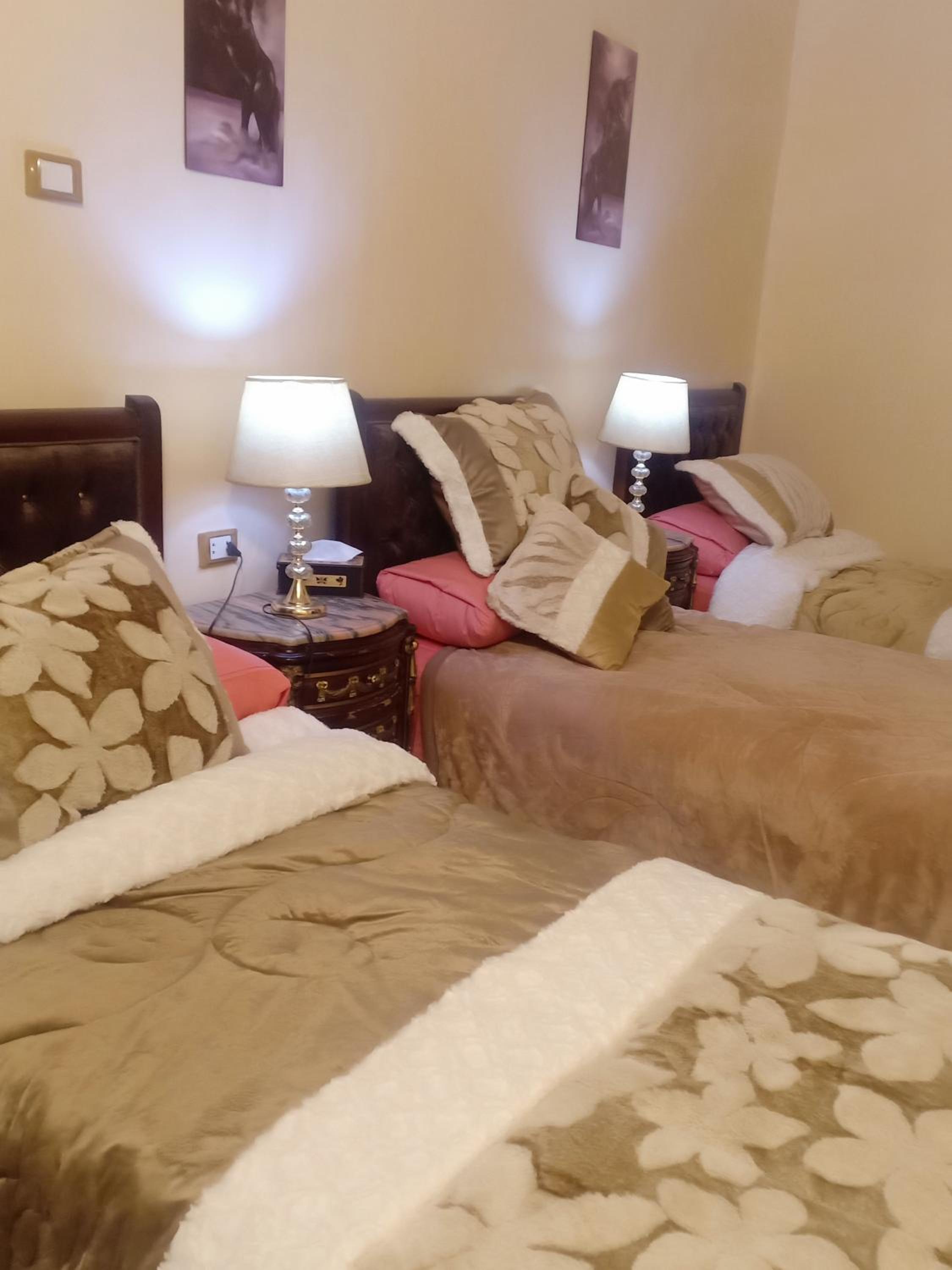 pyramids inn