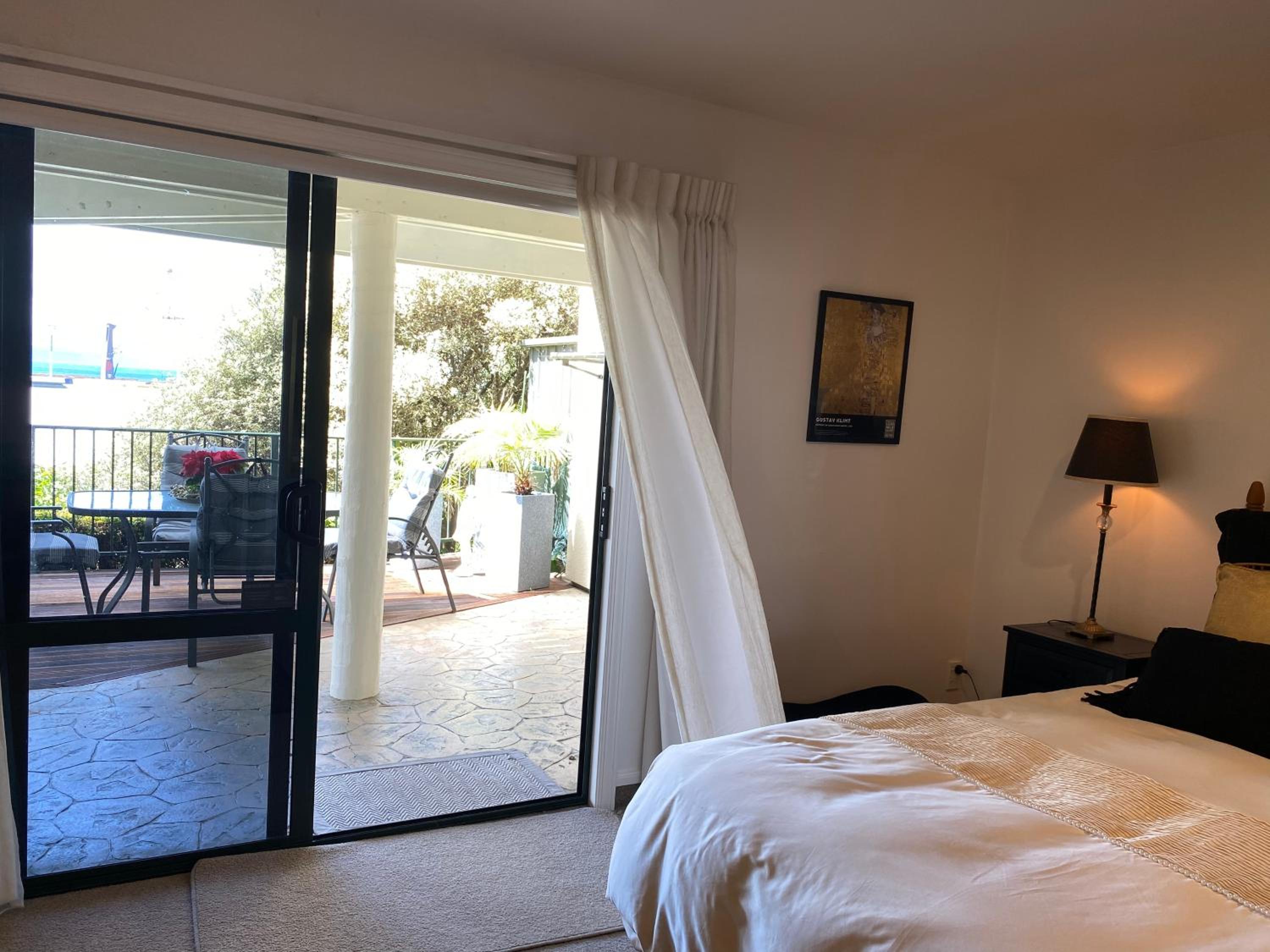 Maison Blue - Chic Garden Apartment - Pet Friendly view 4