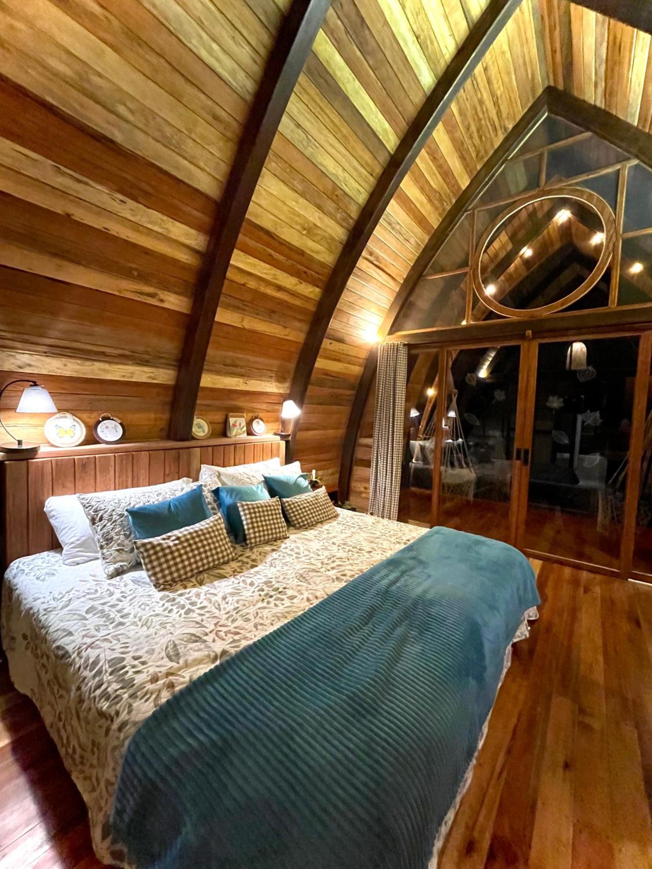 Sacha Urco Lodge -Private Cloud Forest Reserve in Mindo- 4x4 recommended March-April
