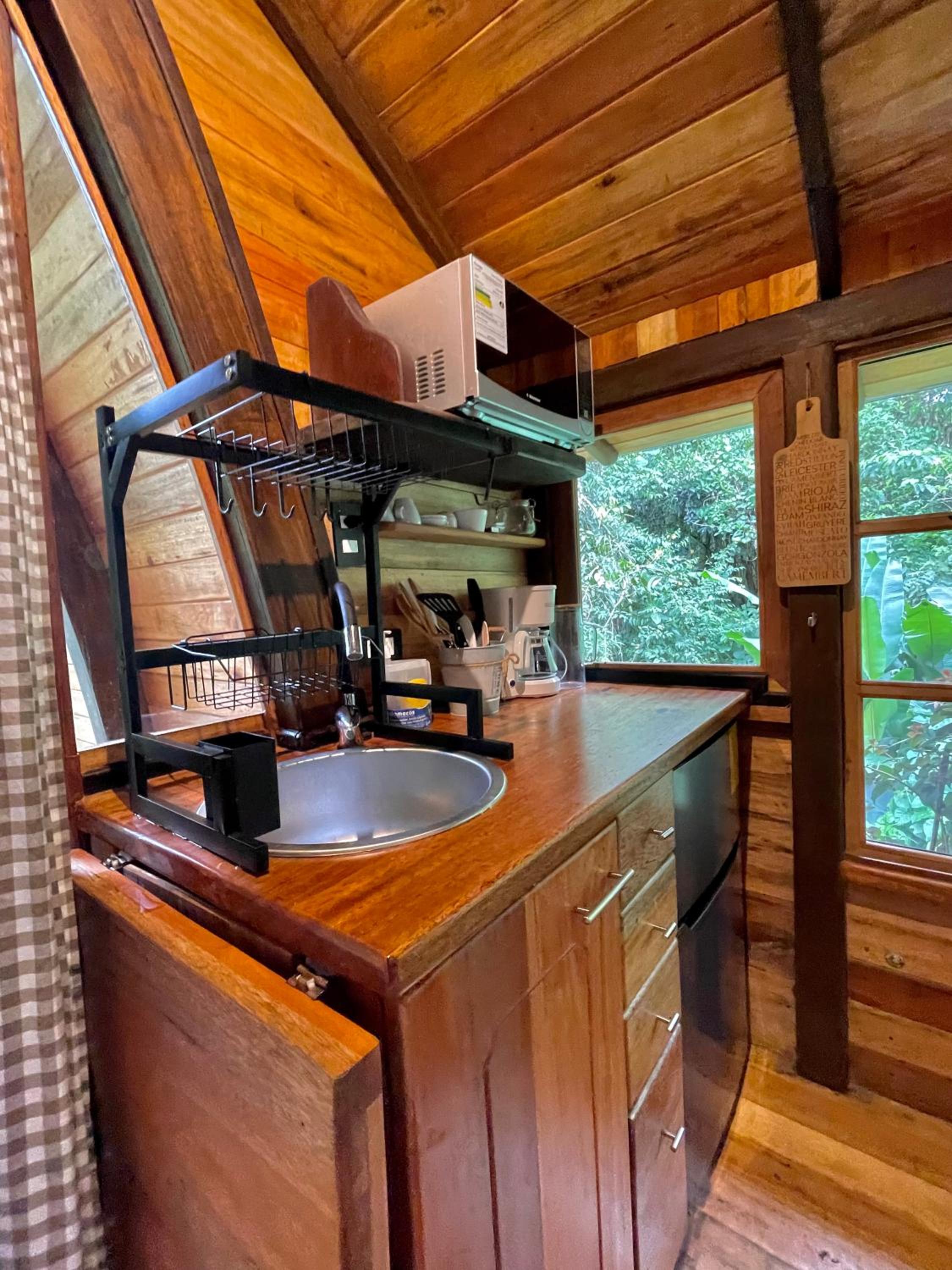 Sacha Urco Lodge -Private Cloud Forest Reserve in Mindo- 4x4 recommended March-April