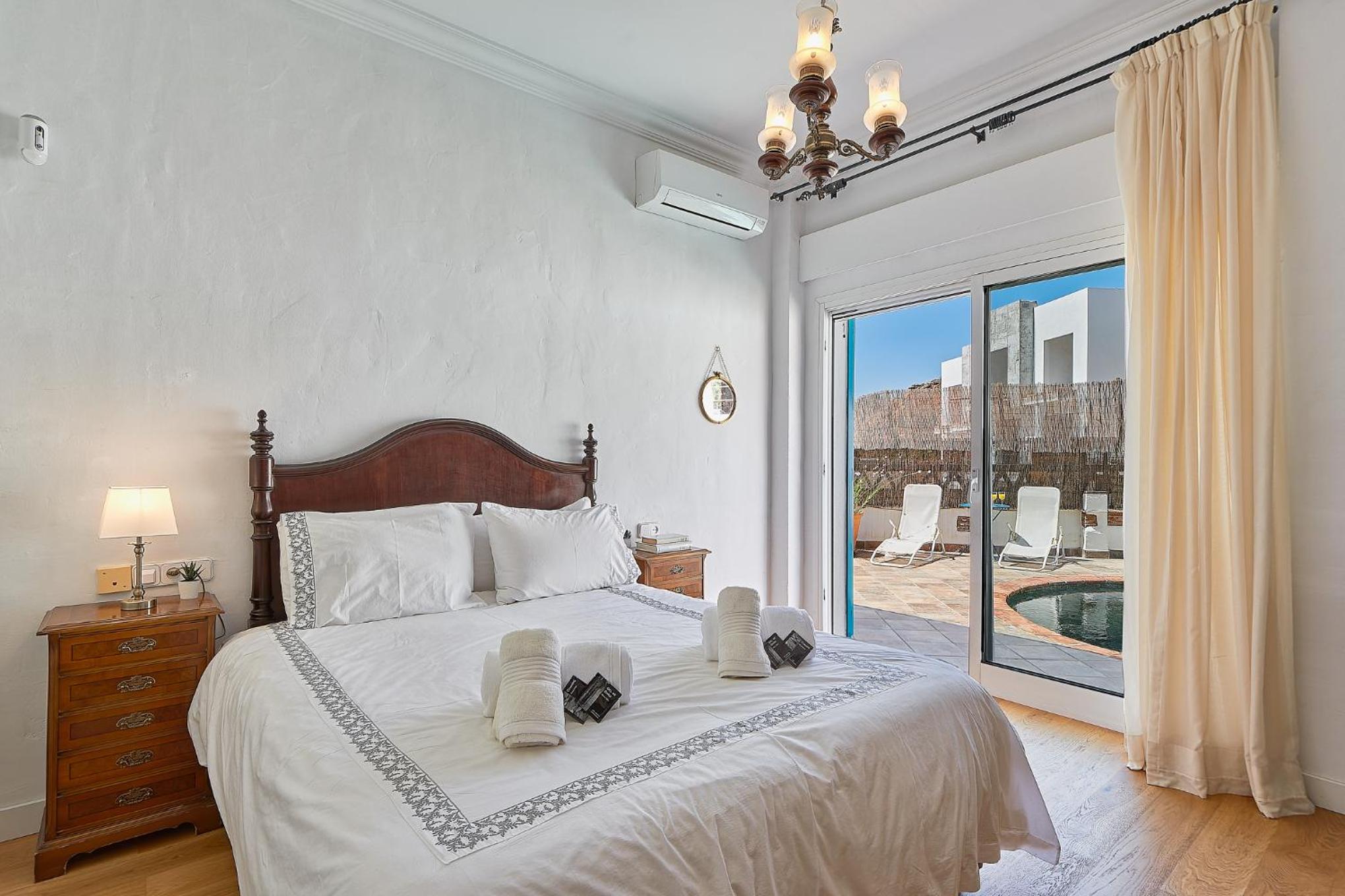 Amapola House Exclusive Private Pool, BBQ & Pet Friendly Torreblanca Fuengirola by Groway Home