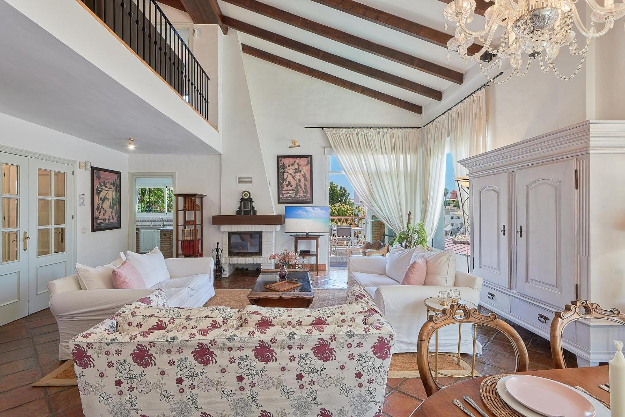 Amapola House Exclusive Private Pool, BBQ & Pet Friendly Torreblanca Fuengirola by Groway Home