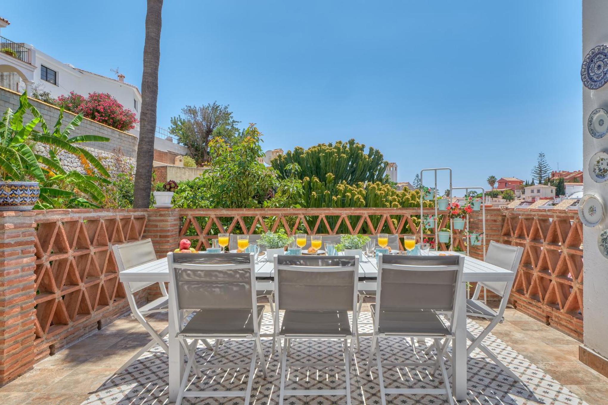 Amapola House Exclusive Private Pool, BBQ & Pet Friendly Torreblanca Fuengirola by Groway Home