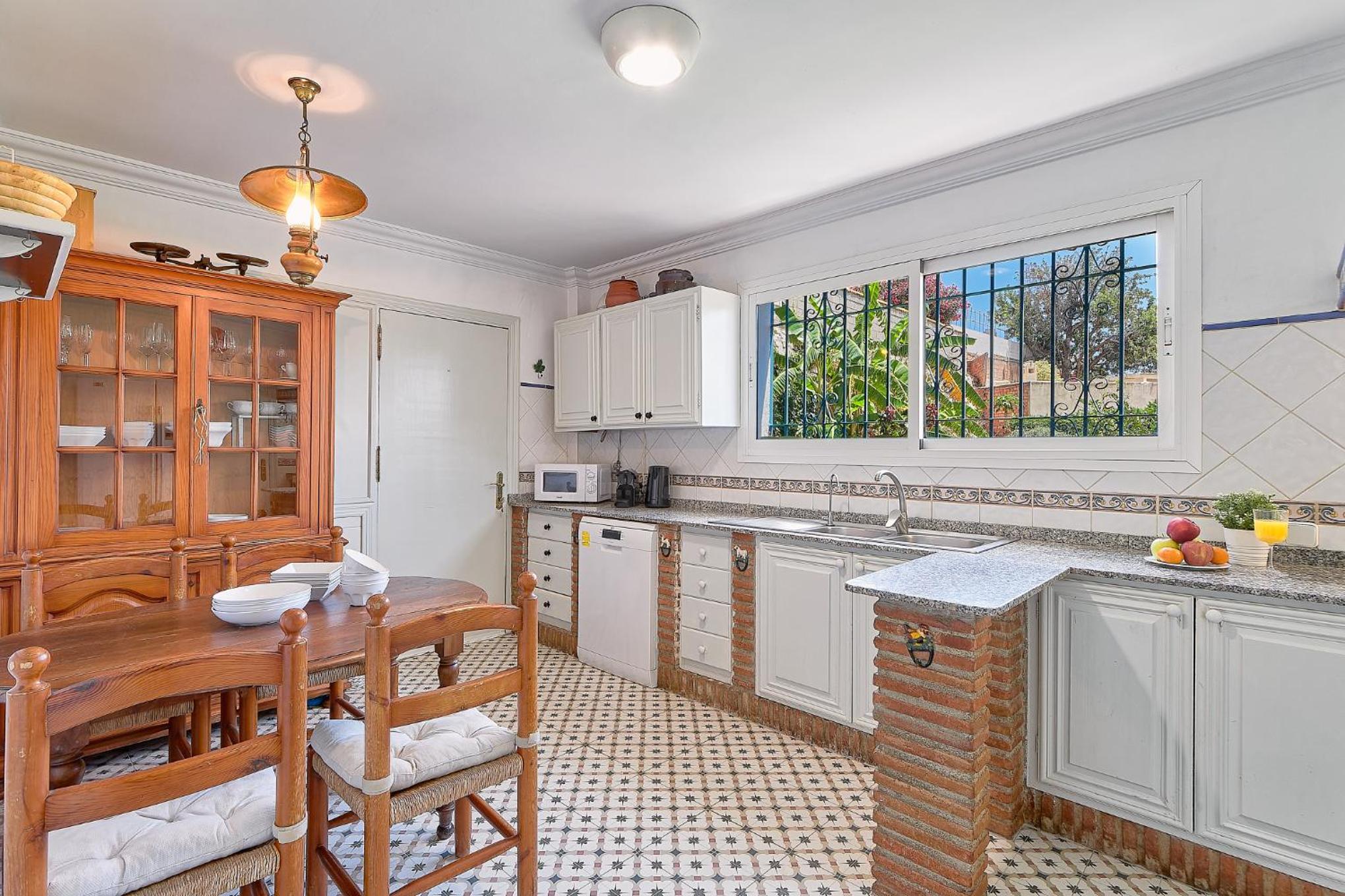 Amapola House Exclusive Private Pool, BBQ & Pet Friendly Torreblanca Fuengirola by Groway Home
