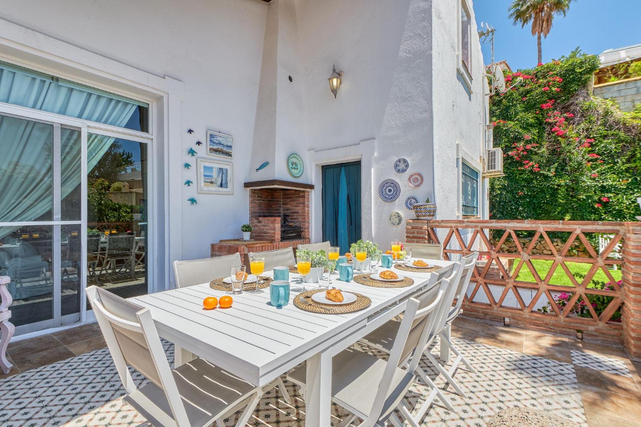 Amapola House Exclusive Private Pool, BBQ & Pet Friendly Torreblanca Fuengirola by Groway Home