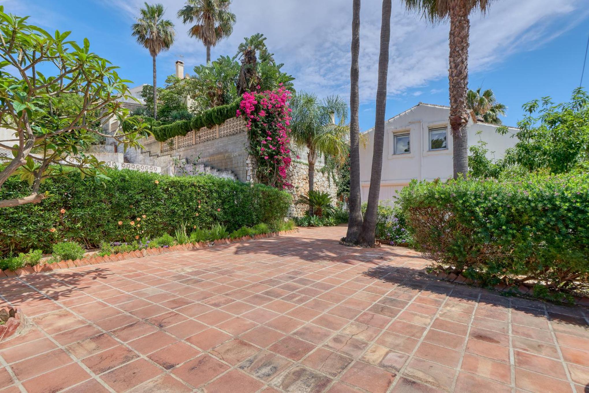 Amapola House Exclusive Private Pool, BBQ & Pet Friendly Torreblanca Fuengirola by Groway Home
