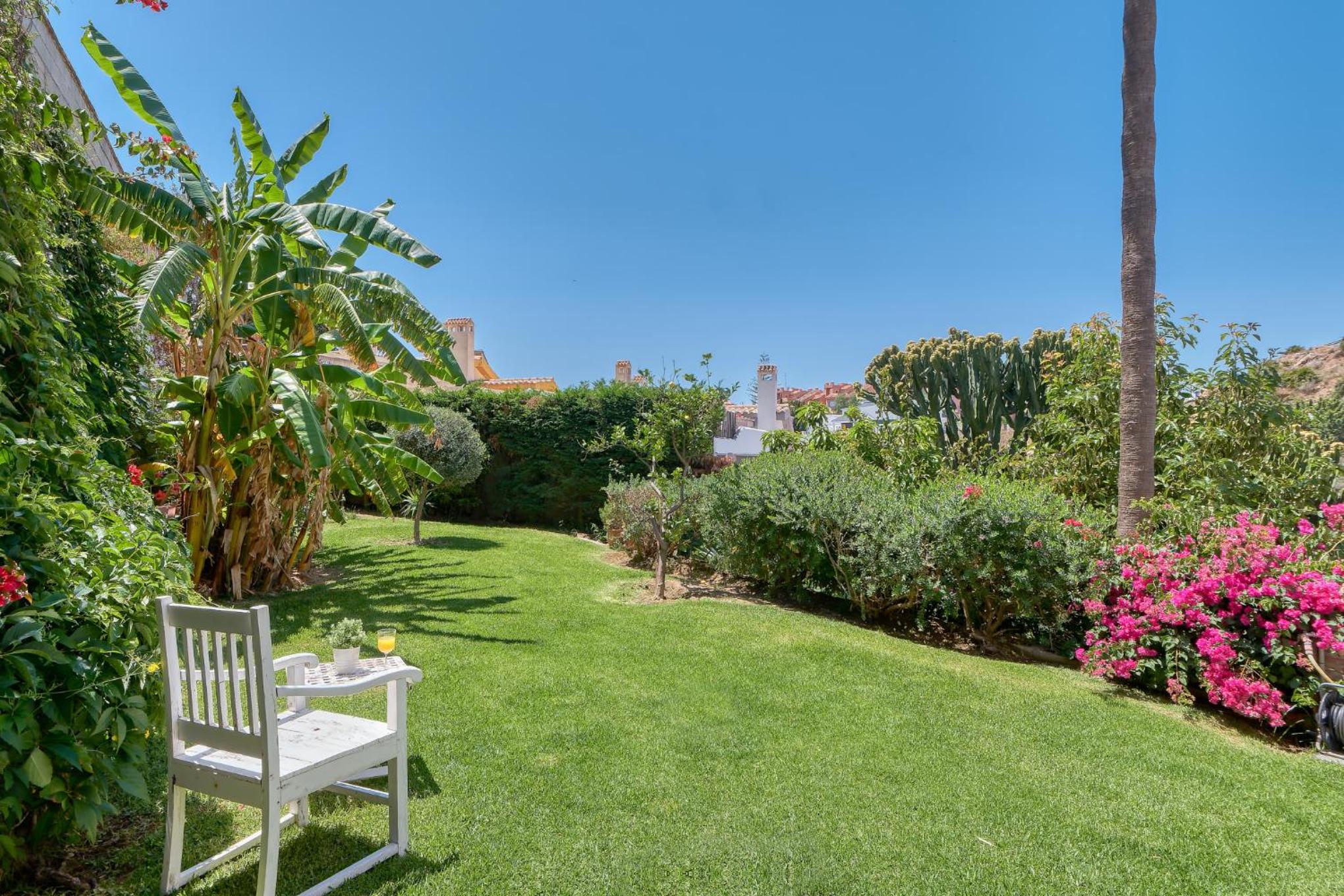 Amapola House Exclusive Private Pool, BBQ & Pet Friendly Torreblanca Fuengirola by Groway Home