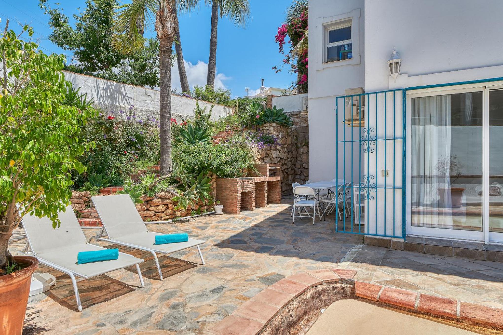 Amapola House Exclusive Private Pool, BBQ & Pet Friendly Torreblanca Fuengirola by Groway Home