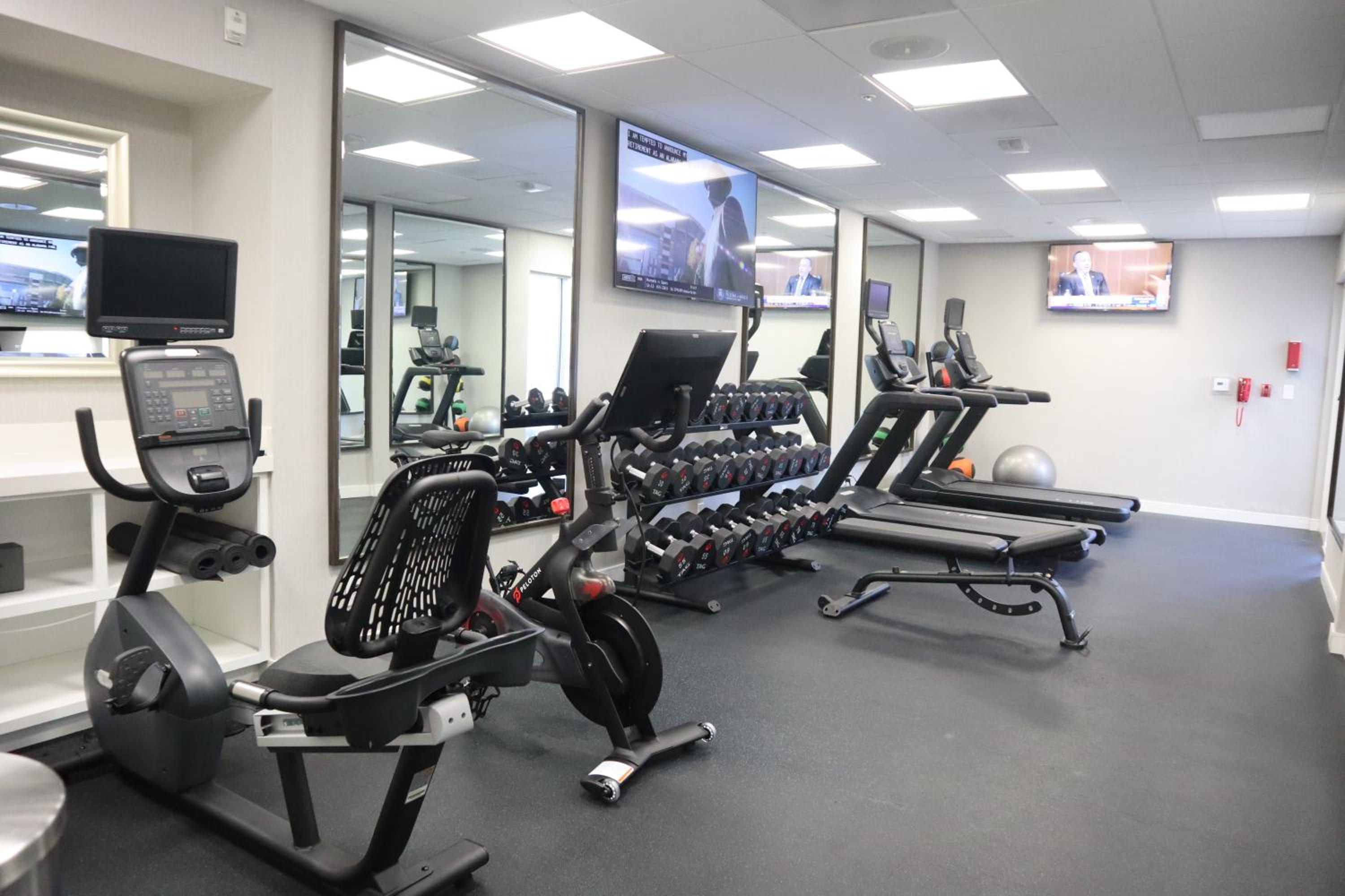 Hilton Garden Inn Calabasas - Property Image 6