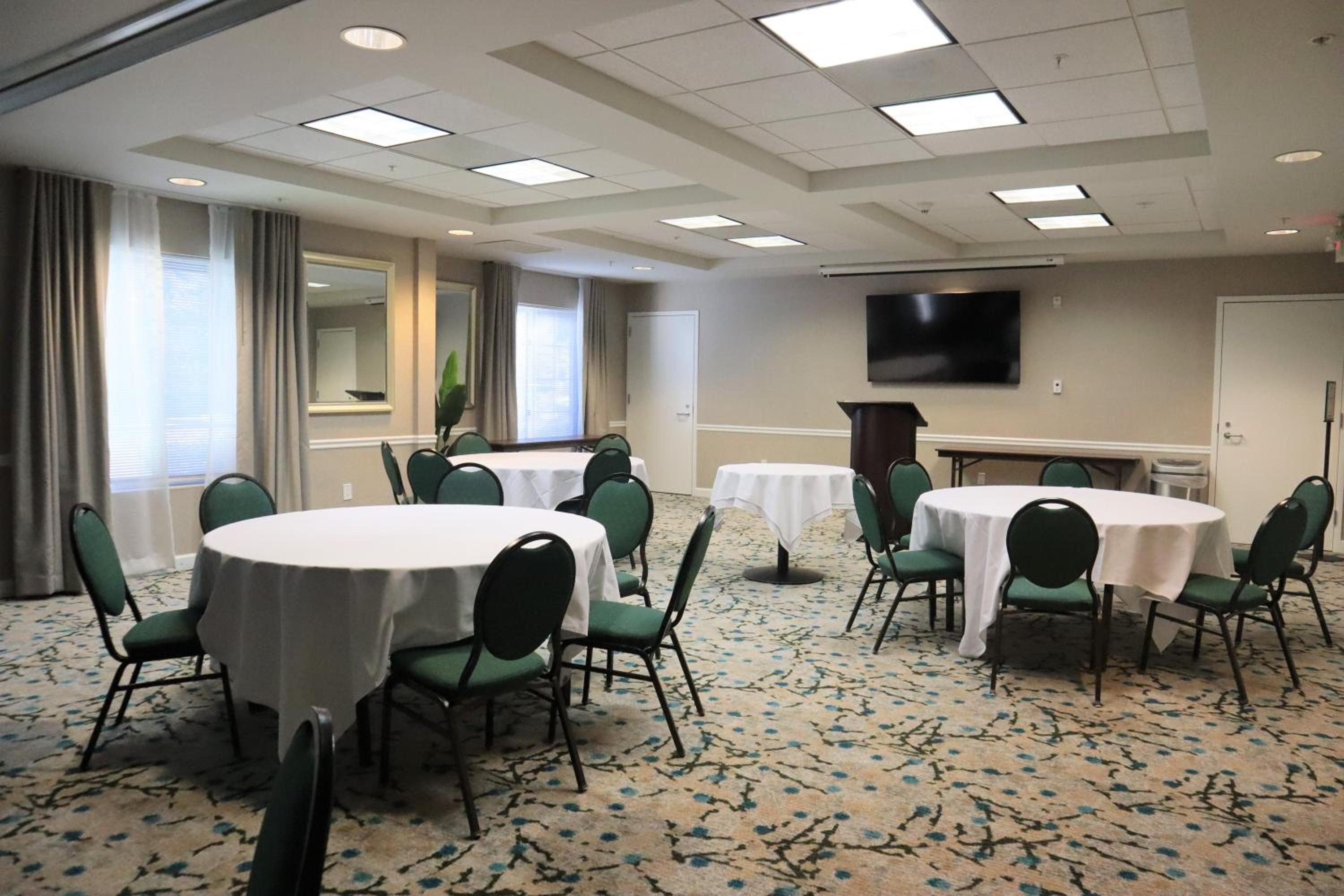 Hilton Garden Inn Calabasas - Property Image 4