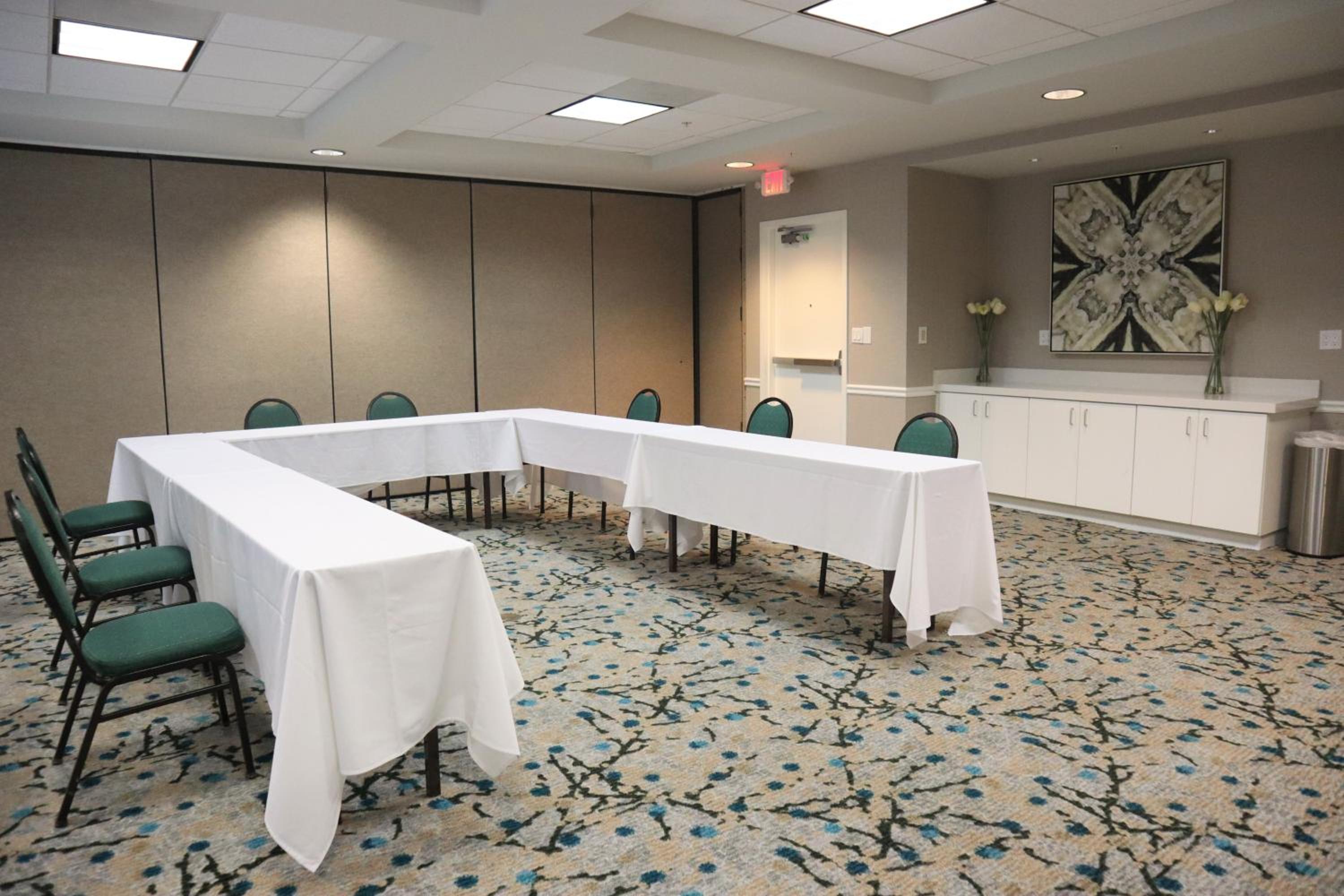 Hilton Garden Inn Calabasas - Property Image 3