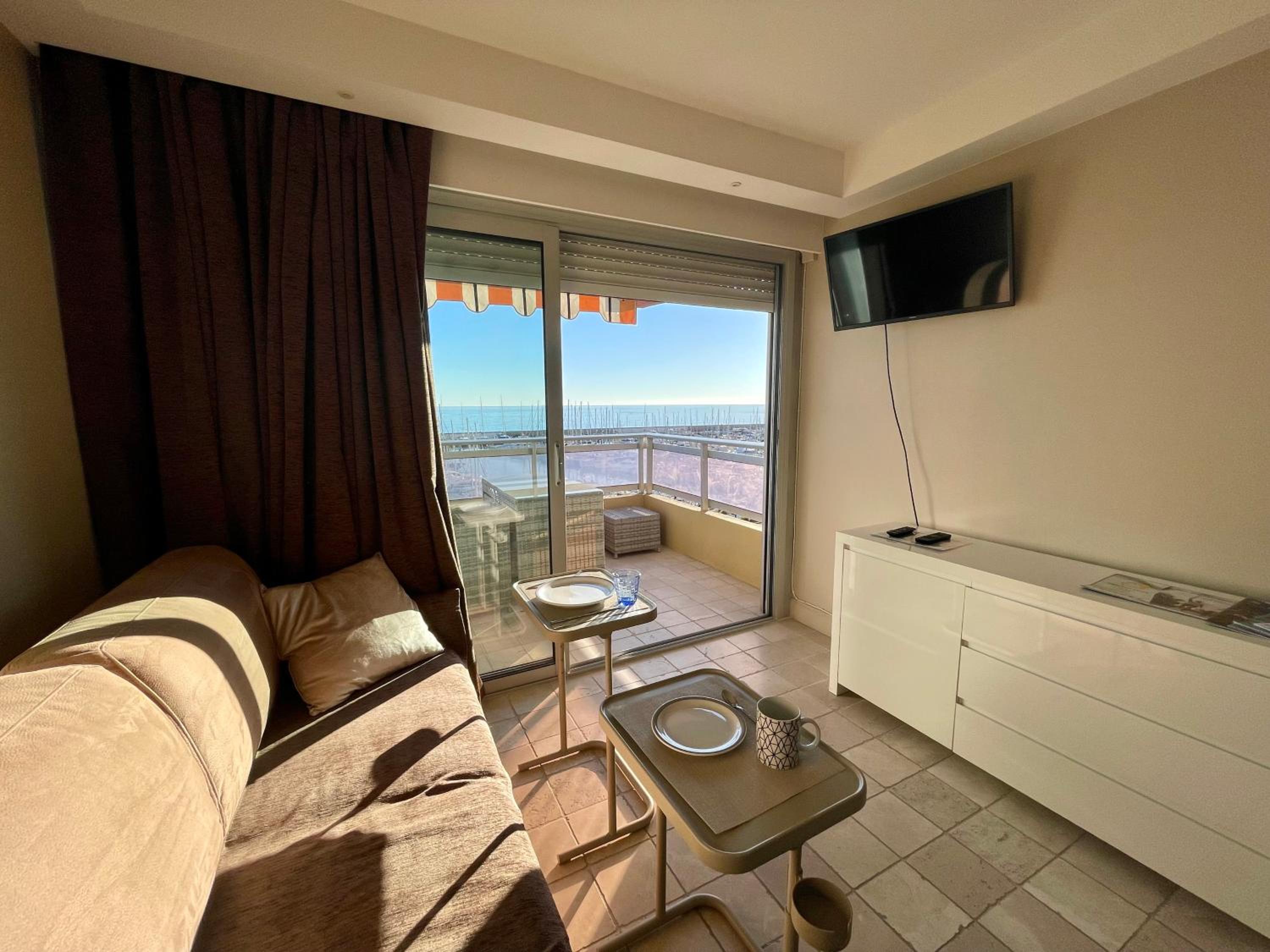 Superbe appartement en bord de mer, près du centre et des plages