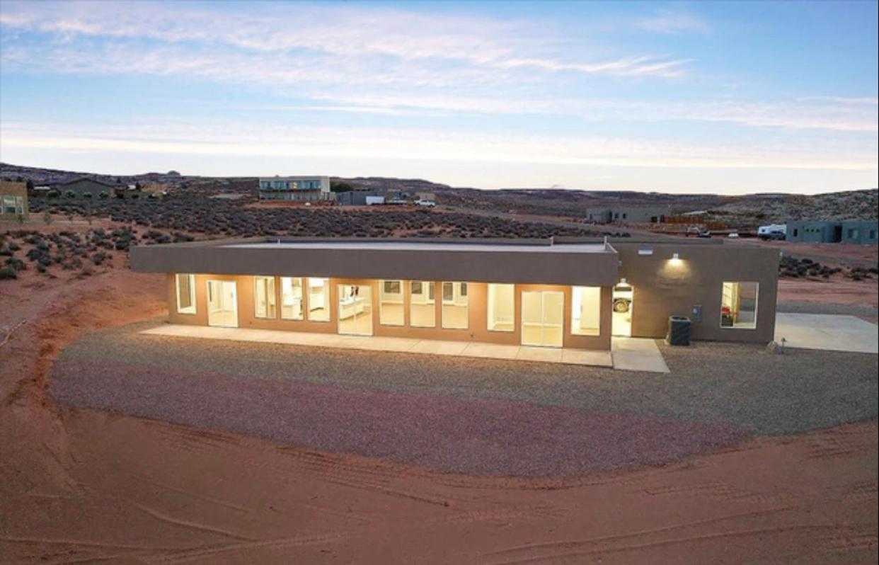 Page Arizona border town- Tranquil Zen Retreat with Amazing Mesa Views