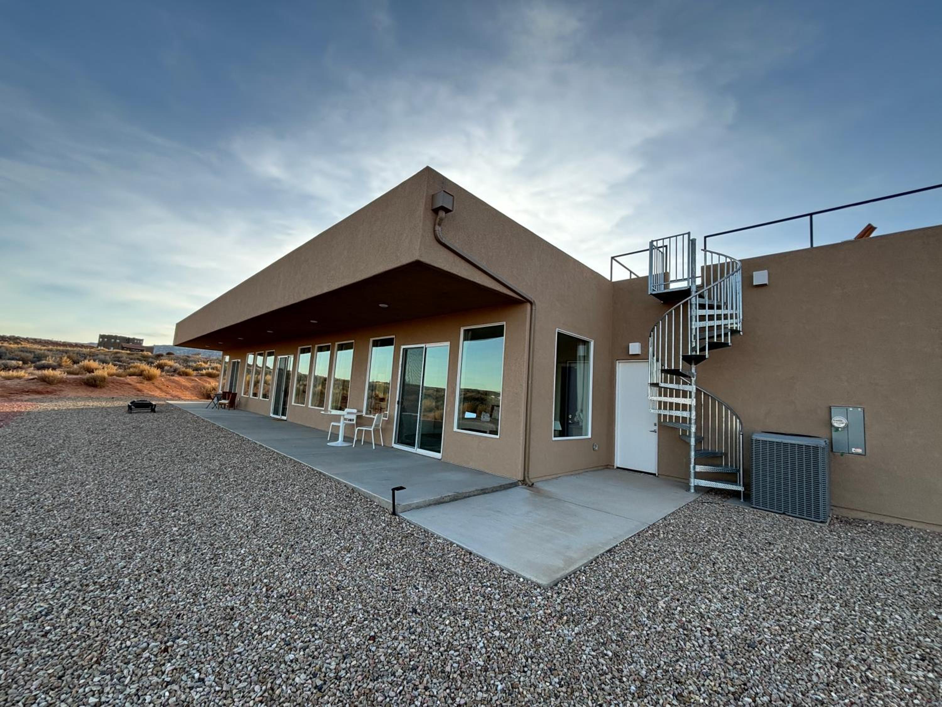 Page Vacations - Page Arizona border town- Tranquil Zen Retreat with Amazing Mesa Views - Property Image 4
