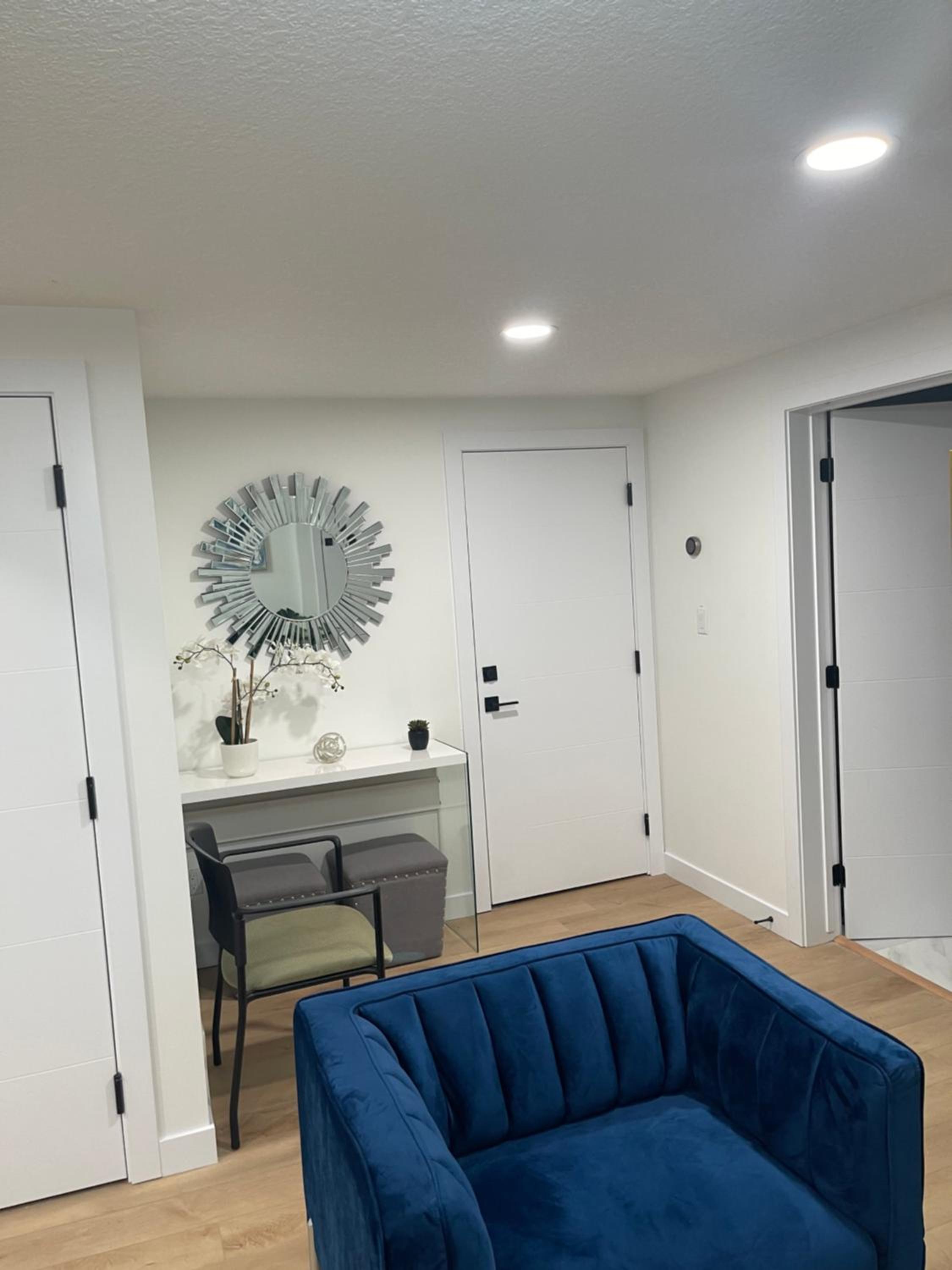 Stylish 2 Bedroom suite in SW Edmonton close to Windermere and Edmonton International Airport