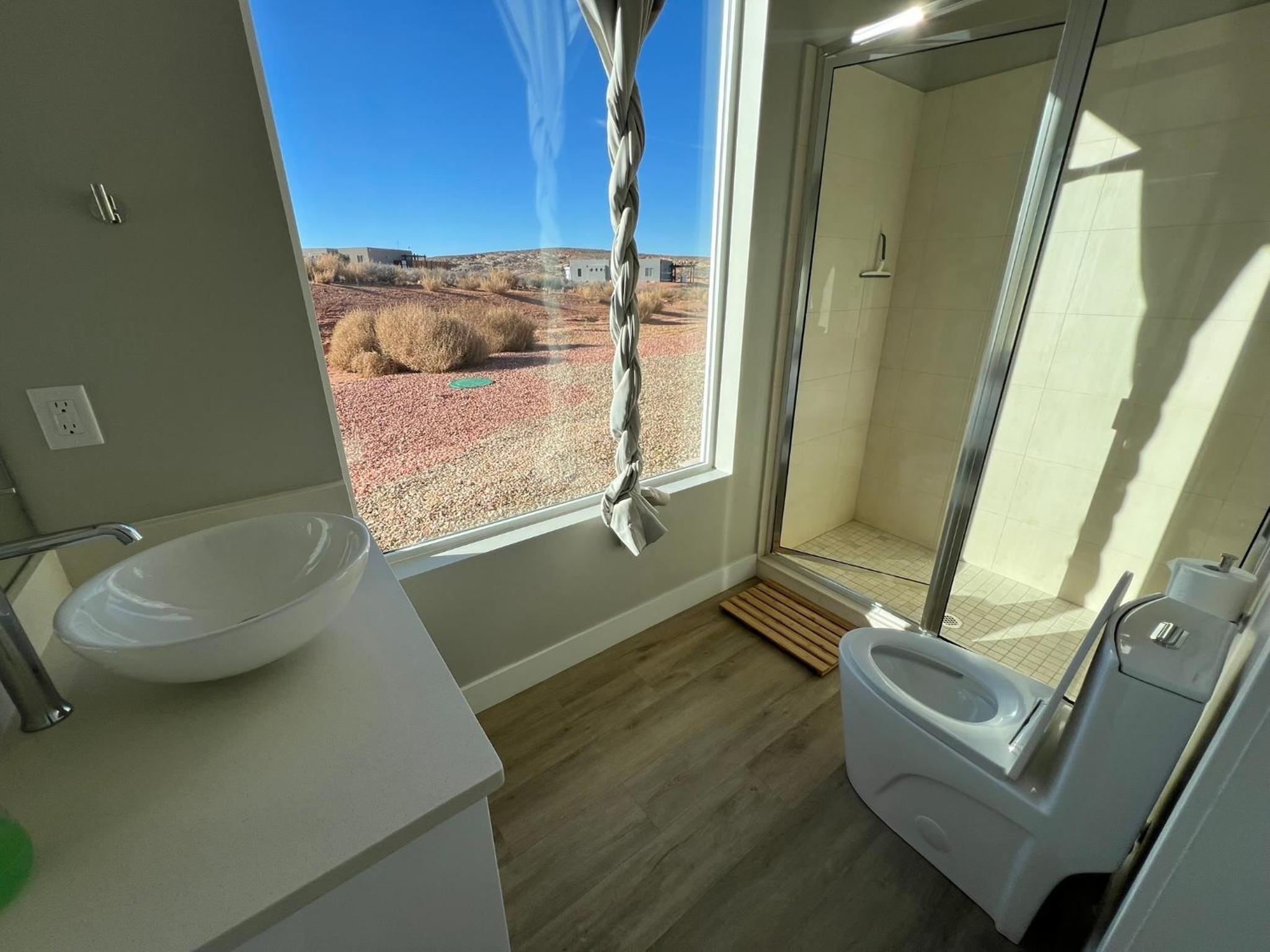 Page Arizona border town- Desert Sky room near Lake Powell view 3