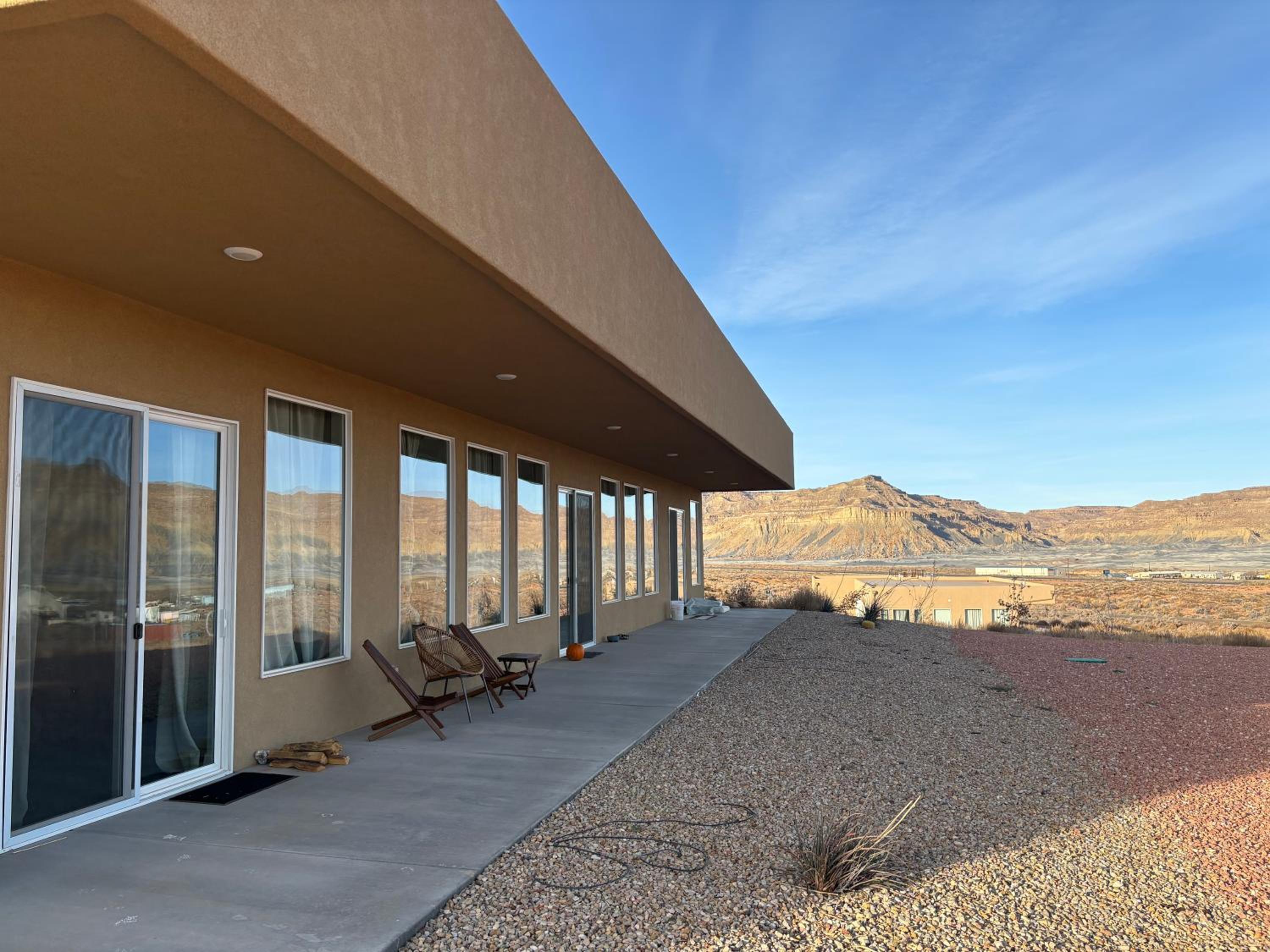 Page Arizona border town- Grand Serenity room with Mesa Views view 2