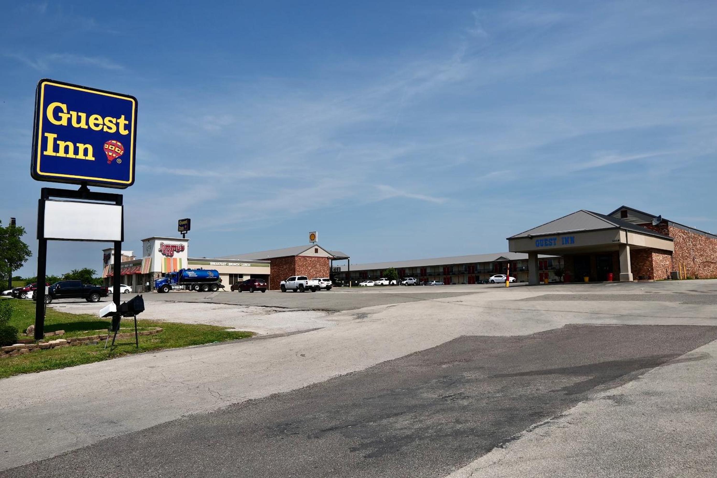 Ardmore Vacations - guest inn - Property Image 5