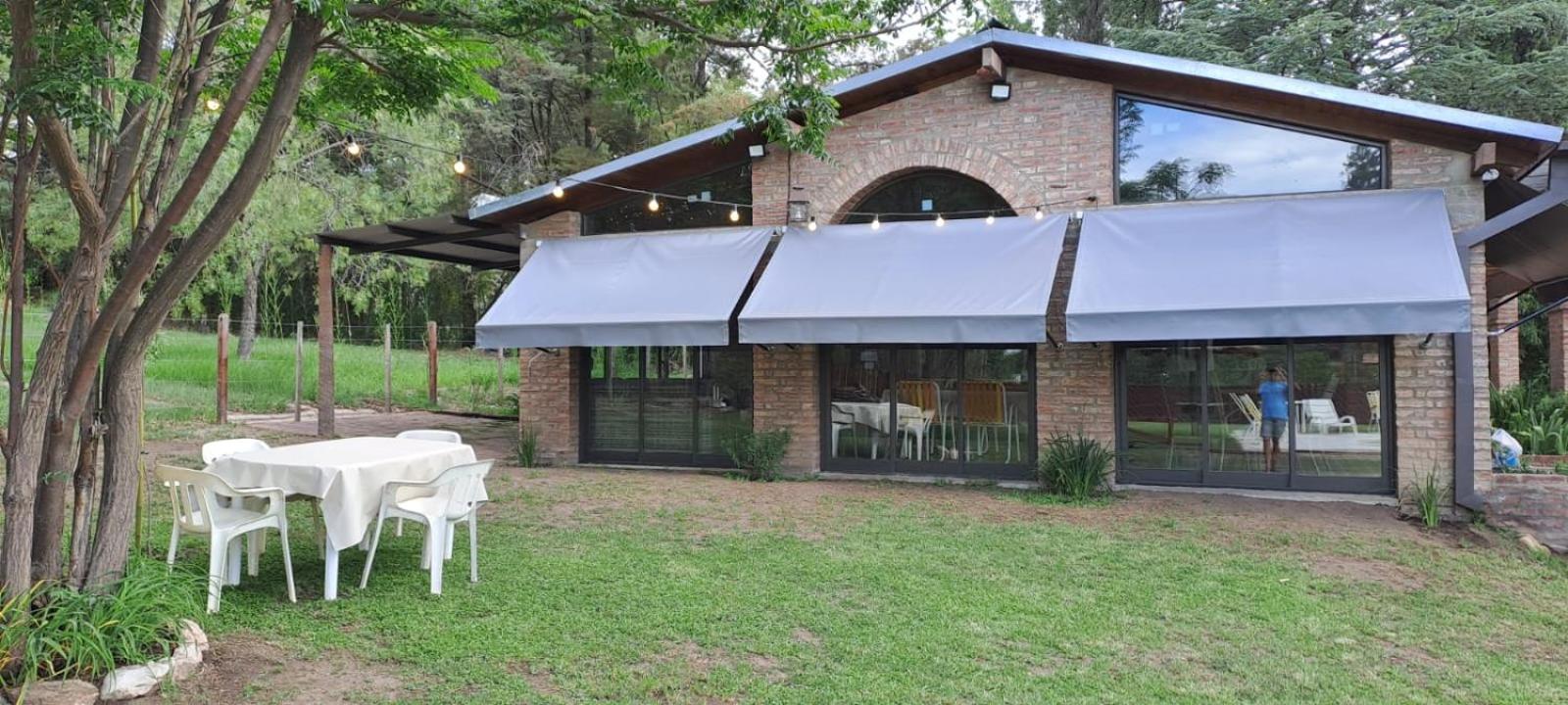La Calma, casa frente al río, gran parque y pileta