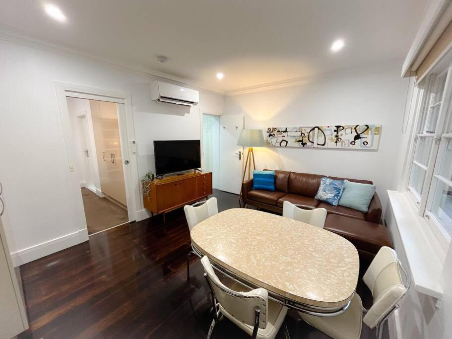 East Melbourne unit with courtyard