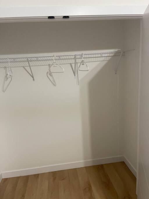 Modern 2Bedroom suite in SW Edmonton close to Edmonton International Airport