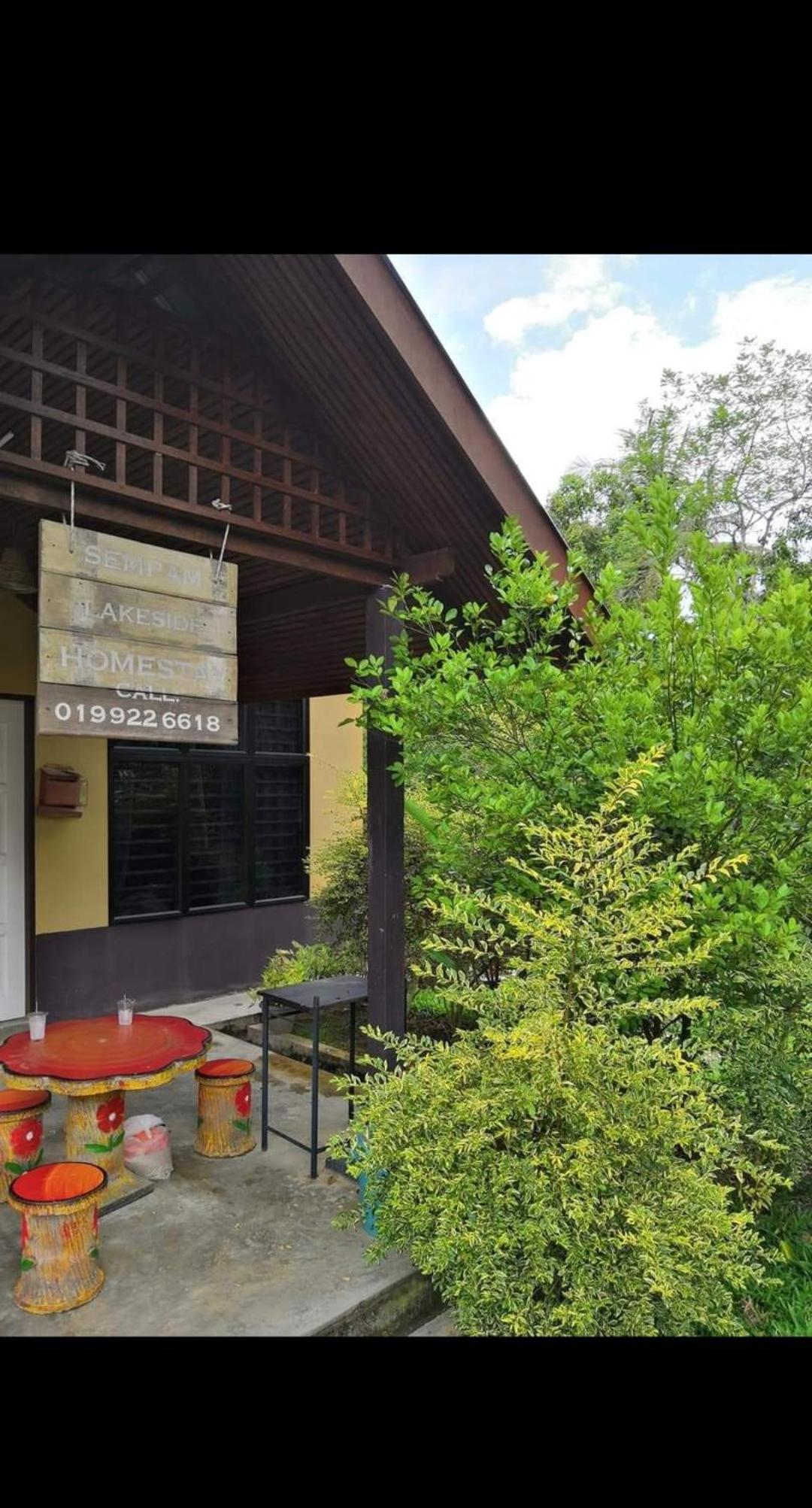 De'Lakeside musslim's homestay photo 1