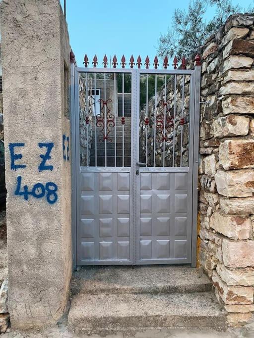 Tzouliano’s Apartment
