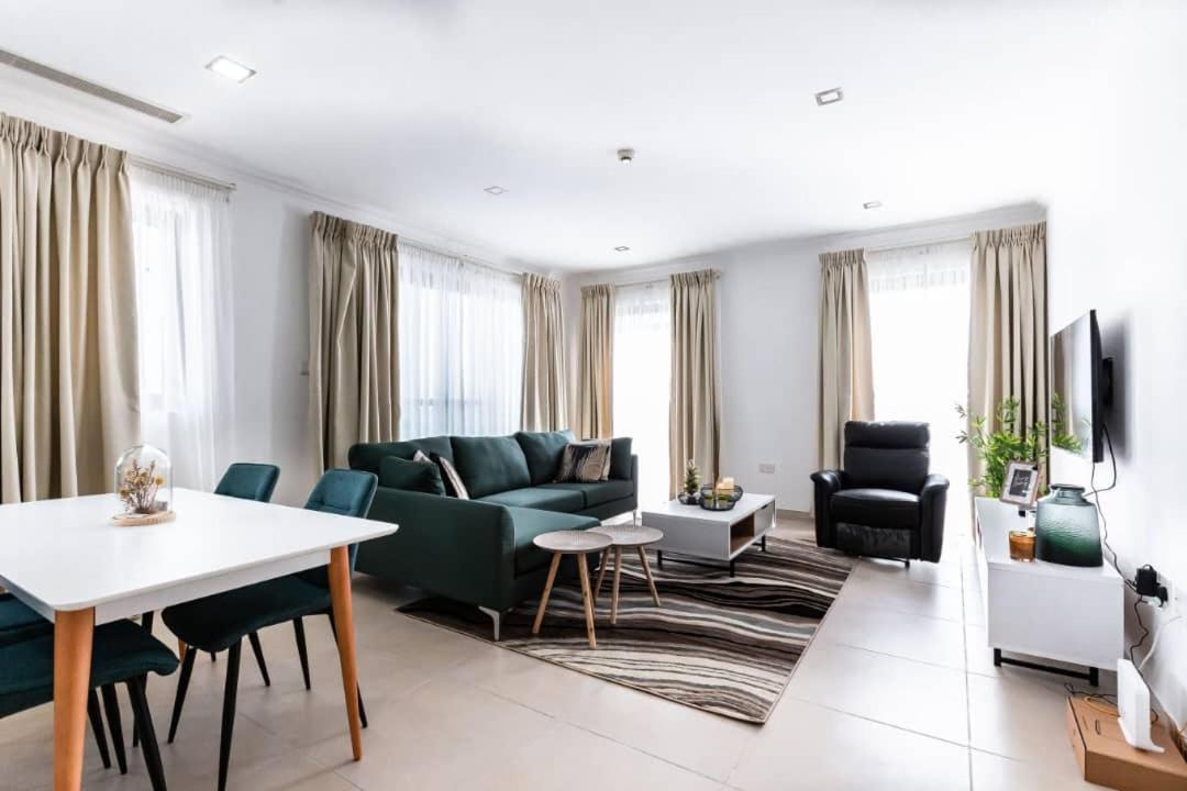Incredible luxurious 2 bedroom space Available