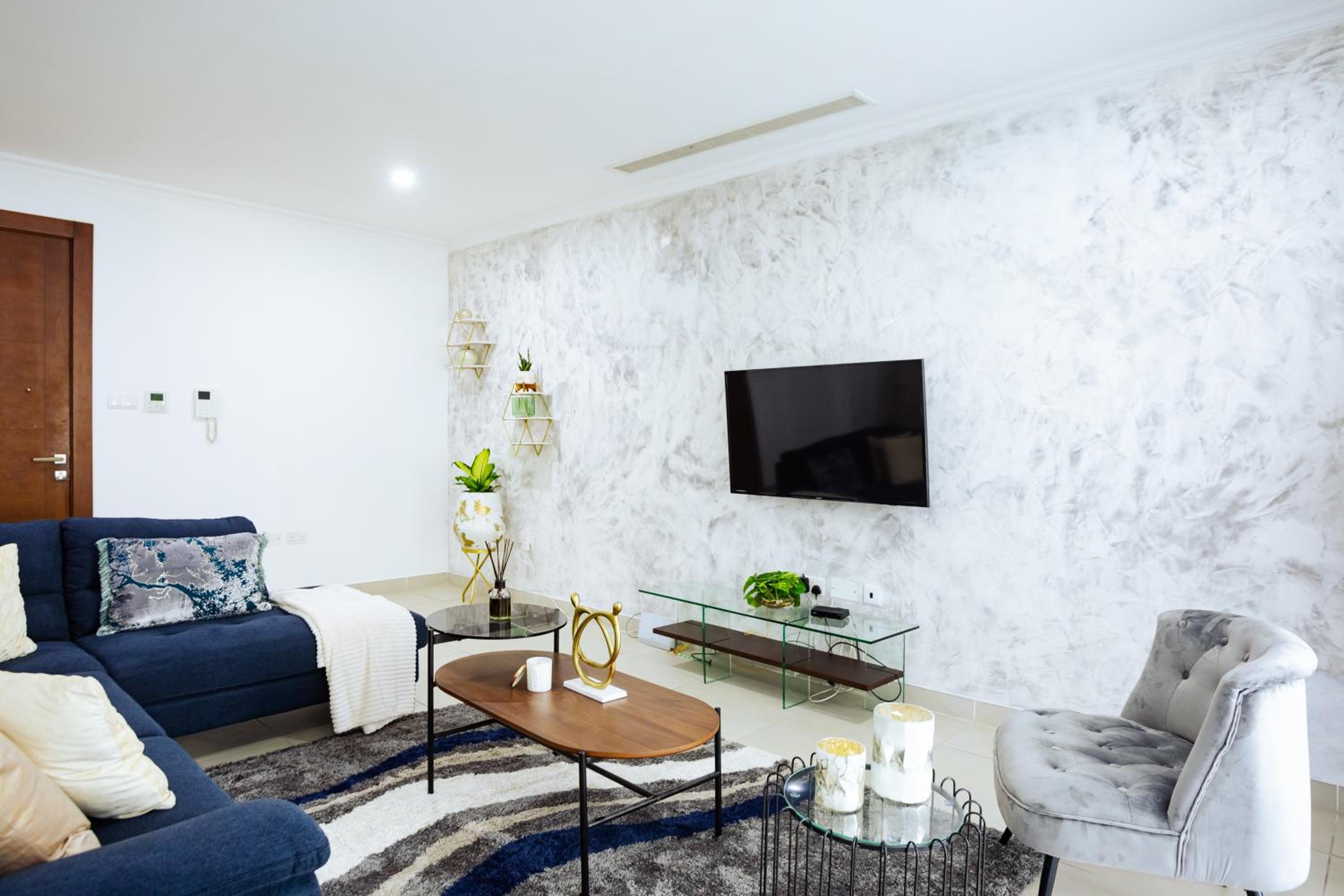 Incredible luxurious 2 bedroom space Available