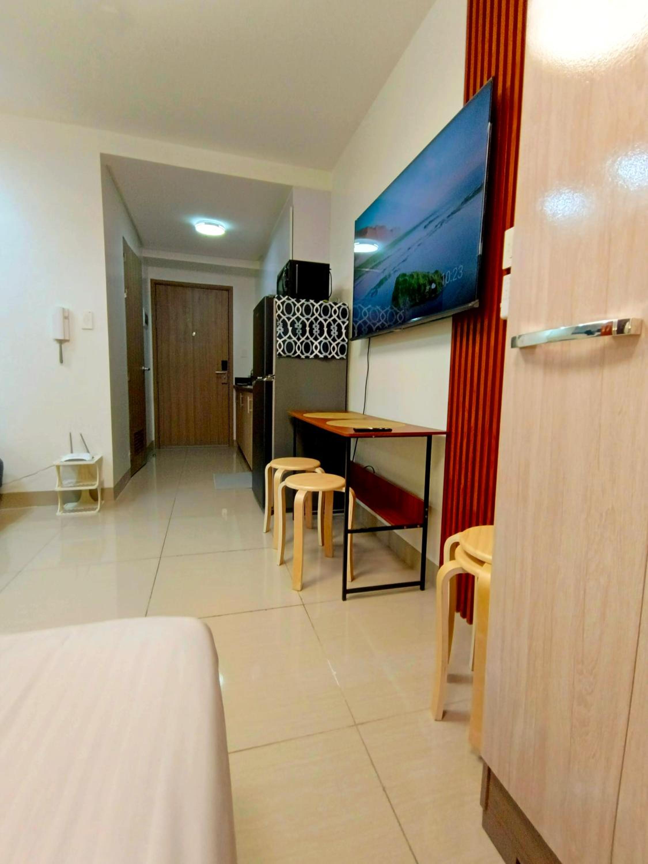 Shore 2 Residences T1, MoA WTC SMX Arena 1br 4pax view 5