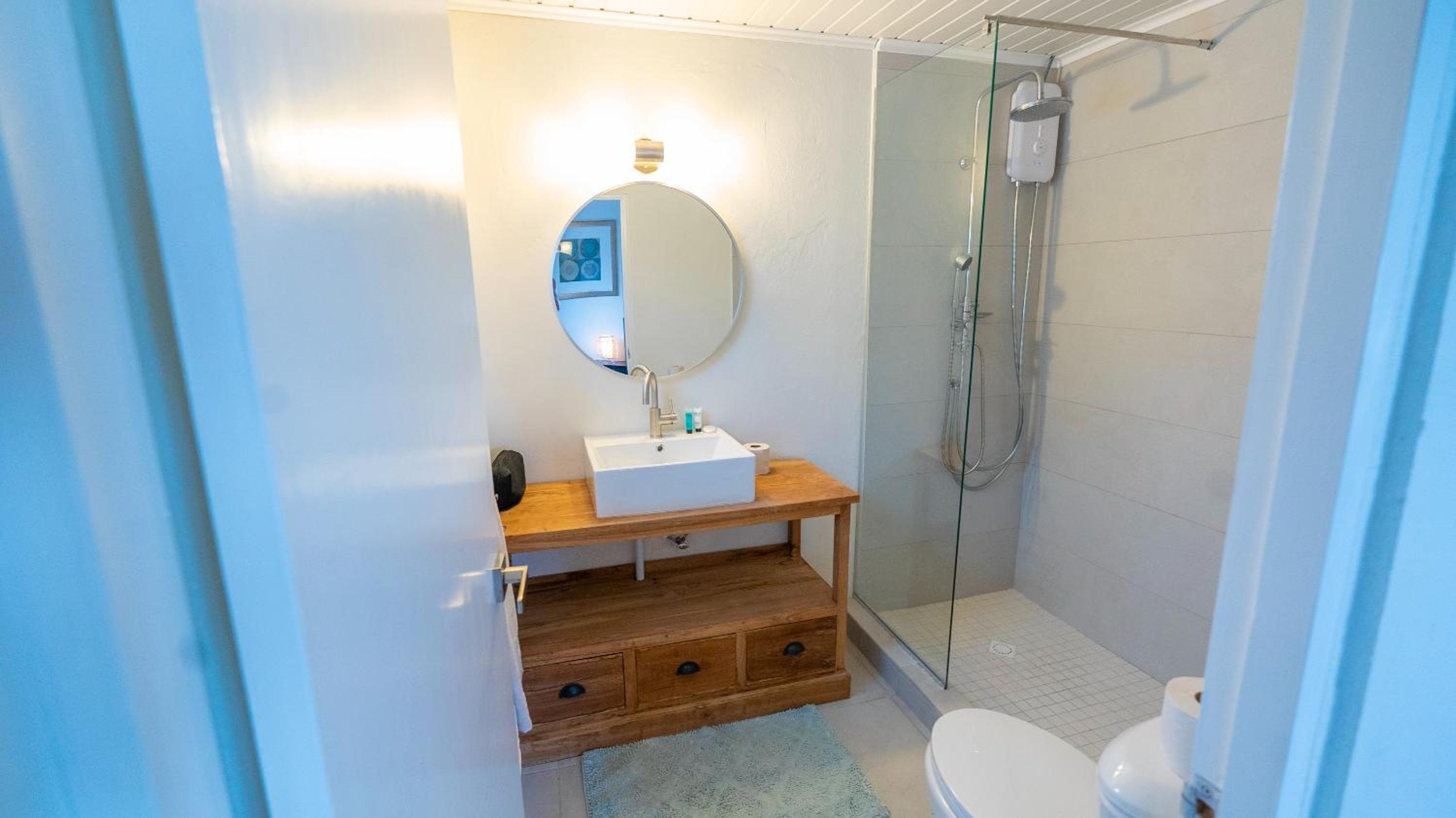 Sunny Eagle Beach Villa - 3 min. from beach