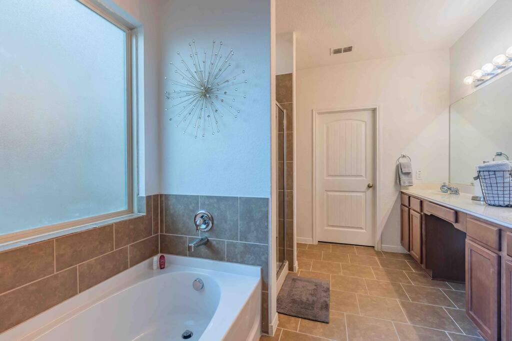 Spacious Family Home Near Seaworld and LAFB view 3