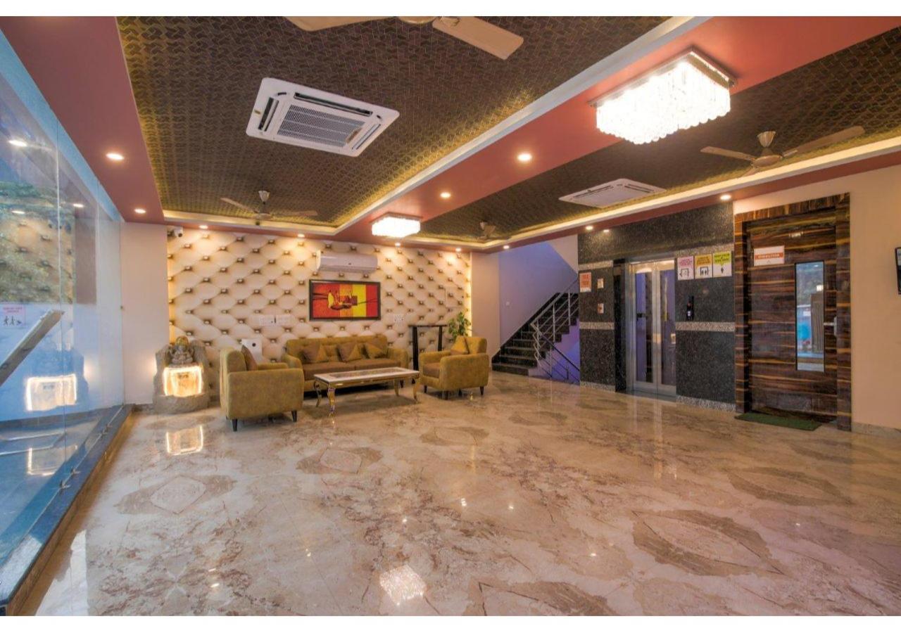 Lobby & Reception