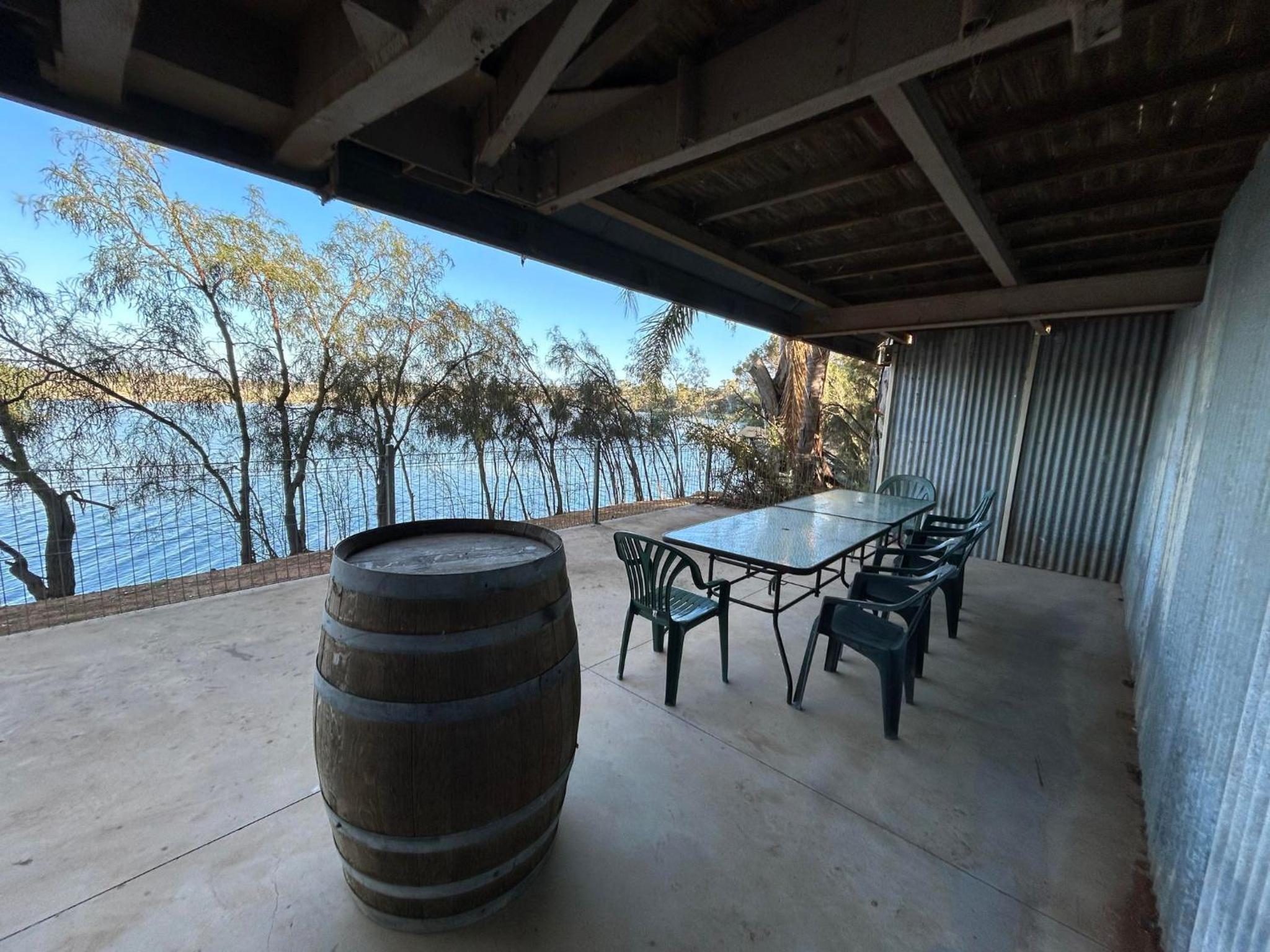 Mundic Waterfront Cottages