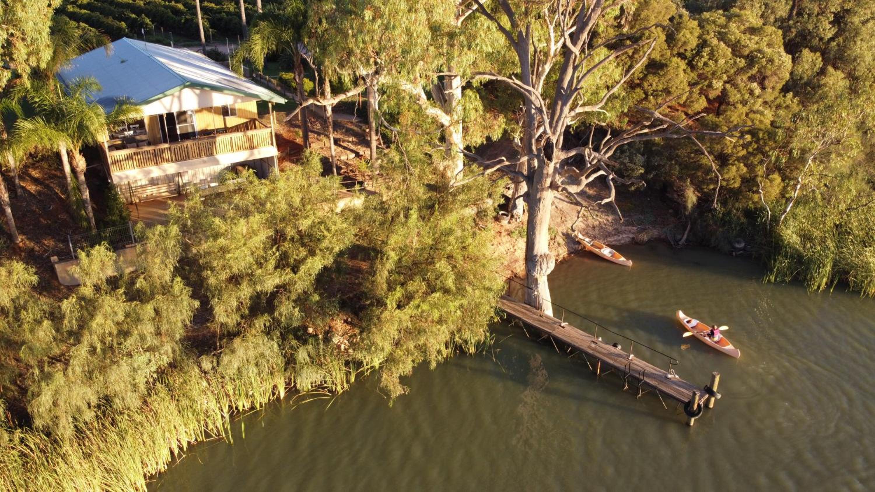 Mundic Waterfront Cottages