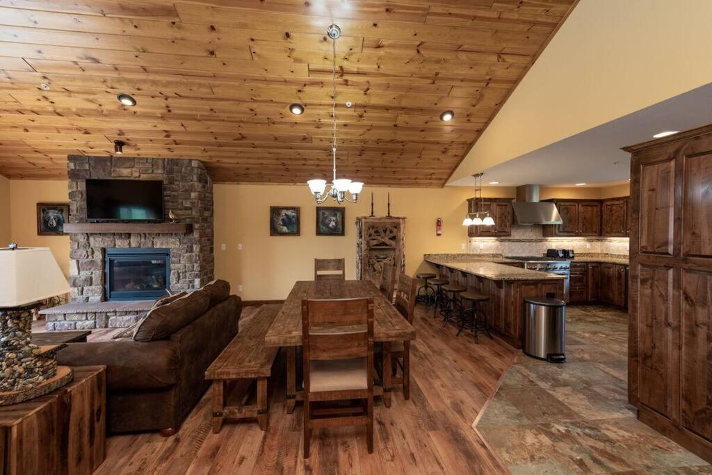 Beary Fine 6 bed 5 bath luxury home w indoor pool view 5