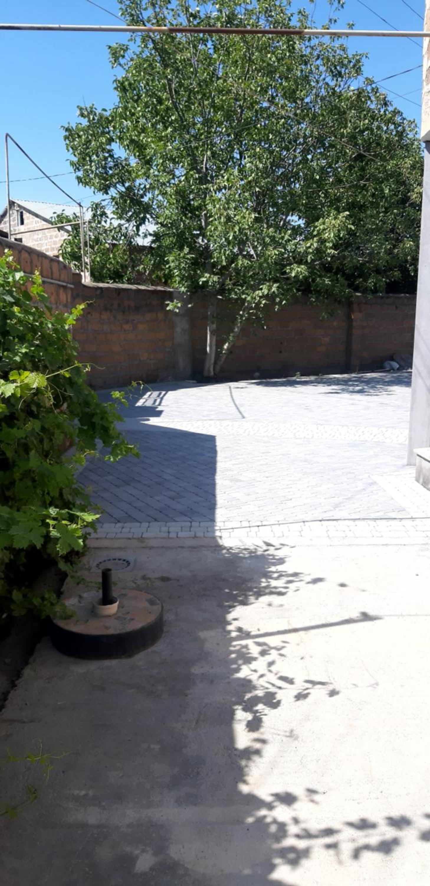 Near Yerevan Serlinhouse