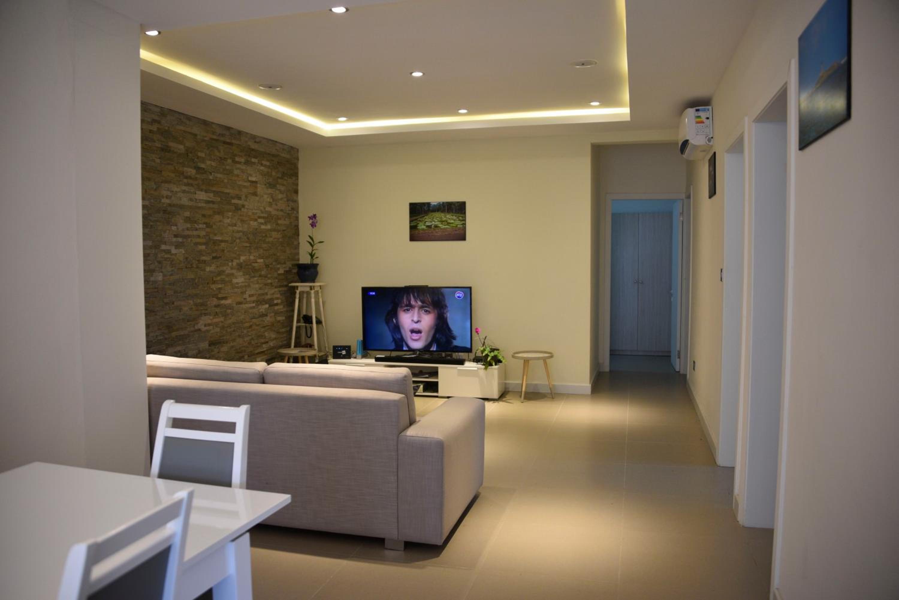Pereybere -Mayfair Apartment A5 view 4